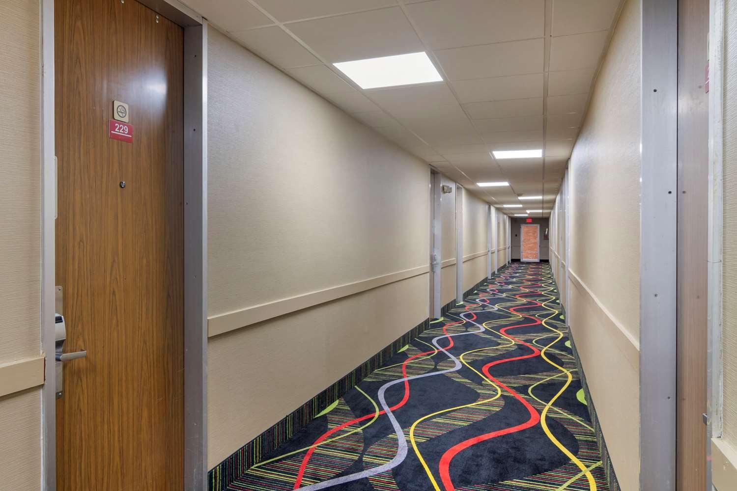 Varios Econo Lodge - Perry National Fair Ground Area
