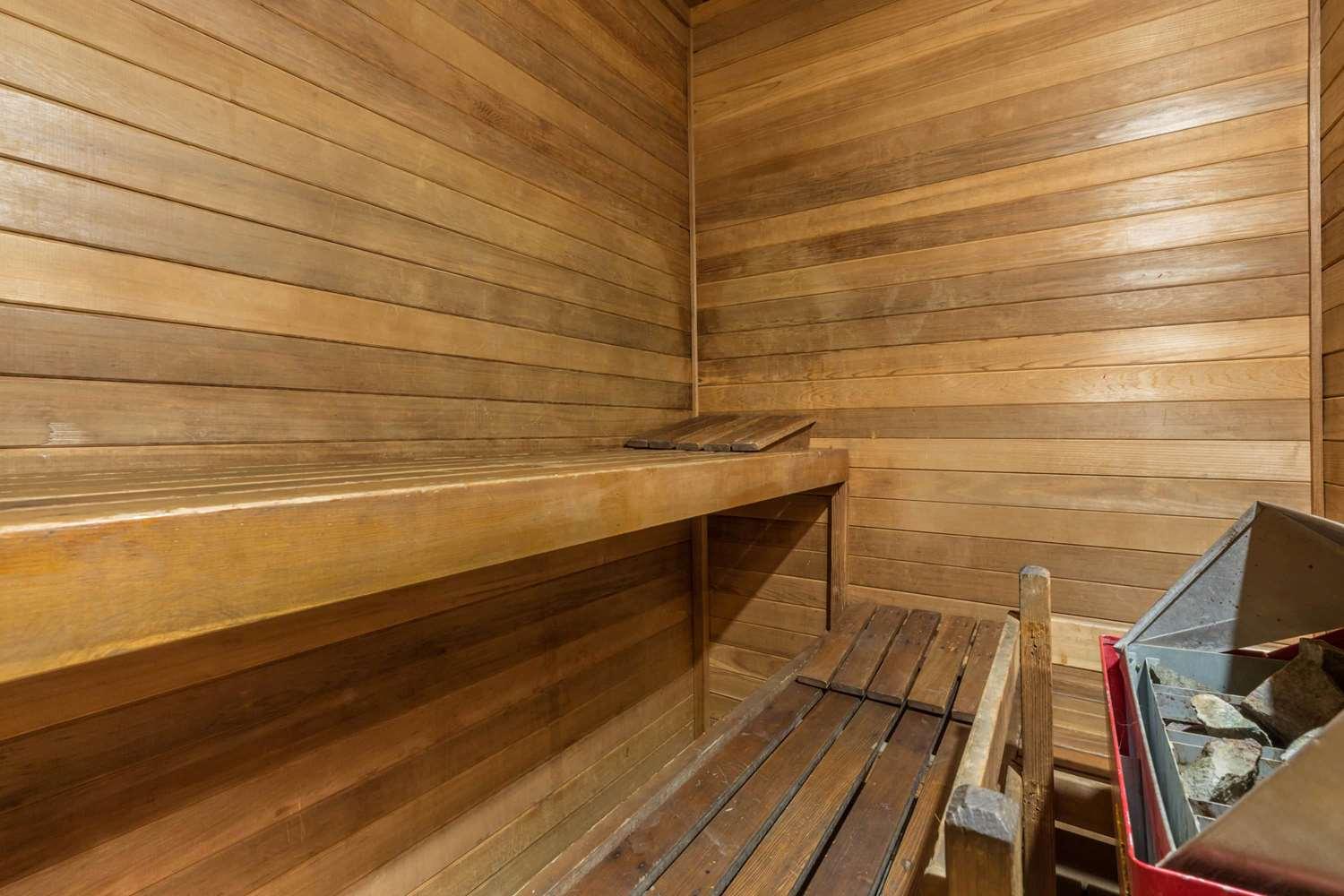 Spa Days Inn by Wyndham Auburn