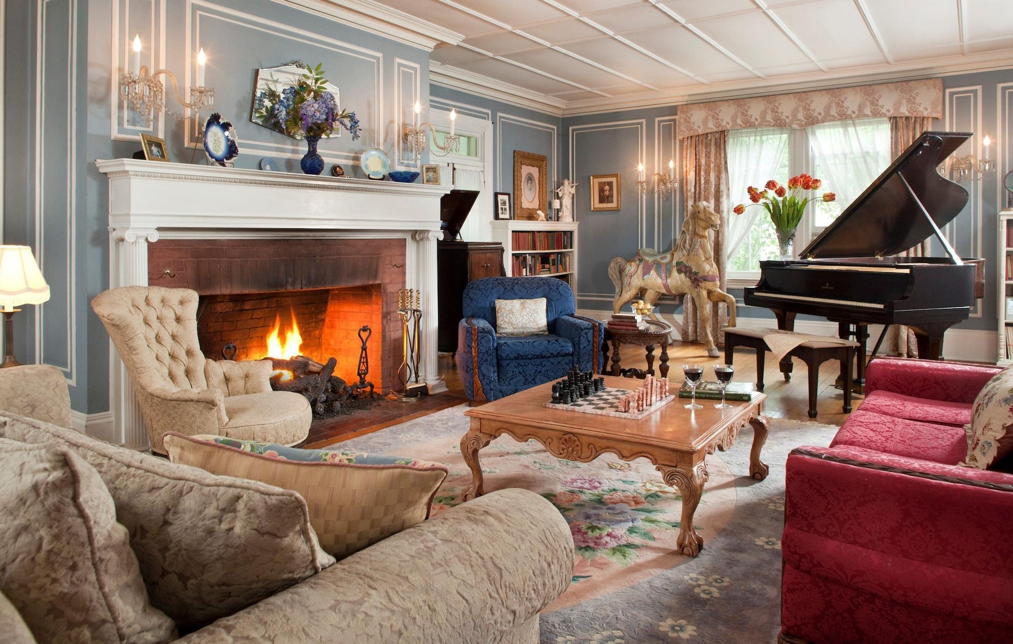 Vista Lobby Hampton Terrace Inn