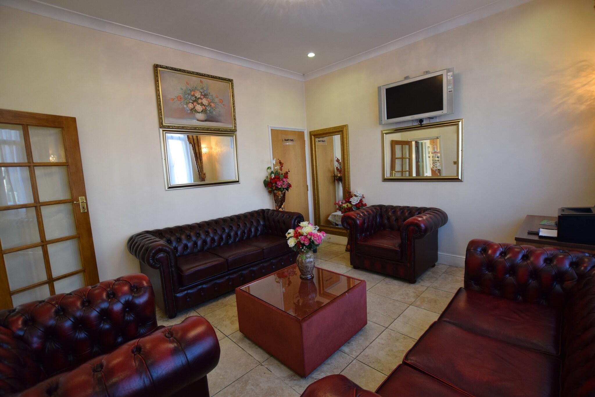 Vista Lobby Cranbrook Hotel