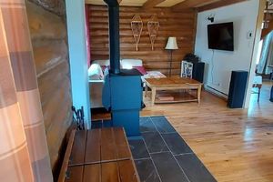 Alquiler Vacacional - Cozy wood cabin with Spa, 5 mn from snowmobile trails & beaches - 8 pers