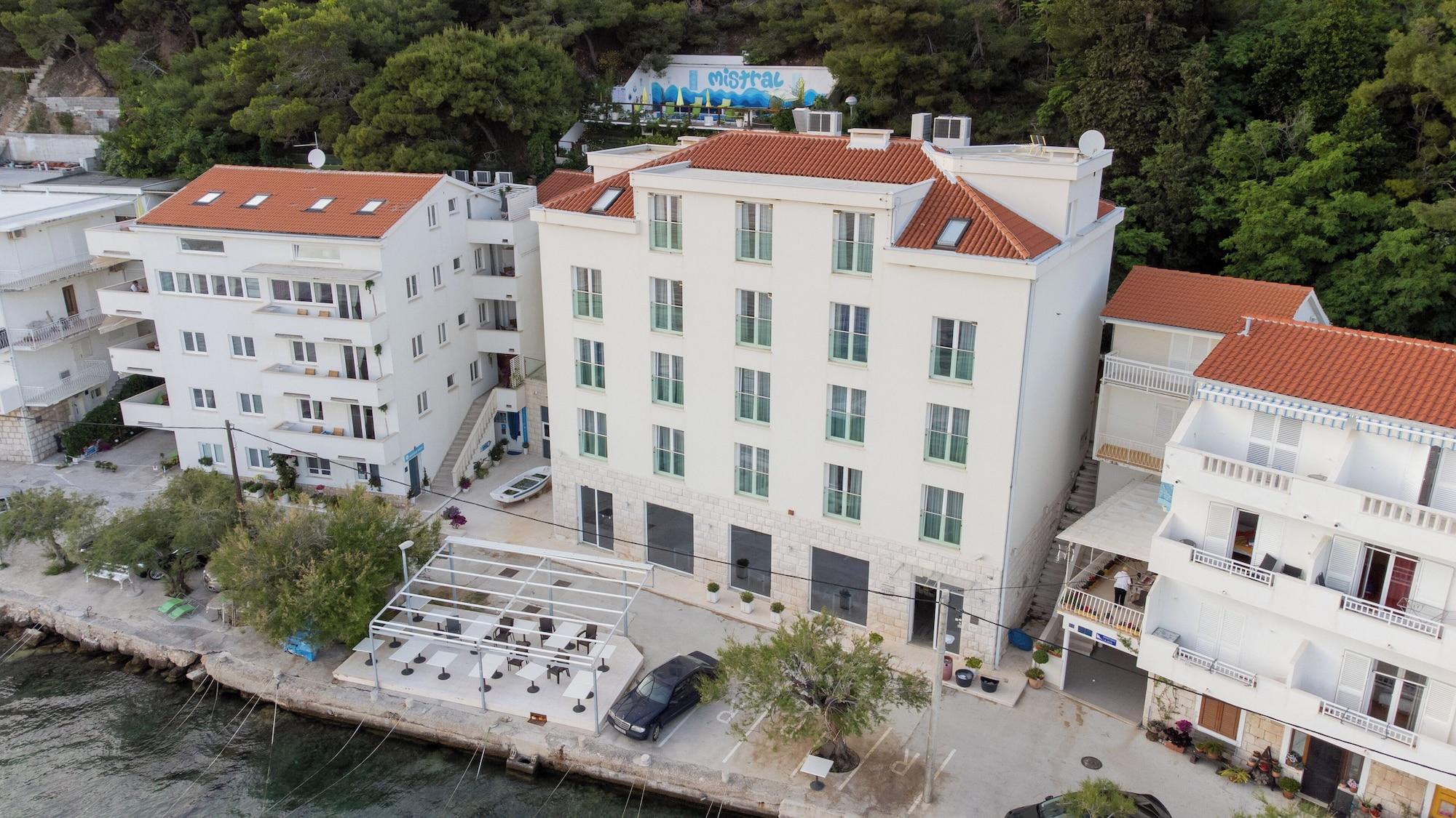 Vista Exterior Hotel Pleter