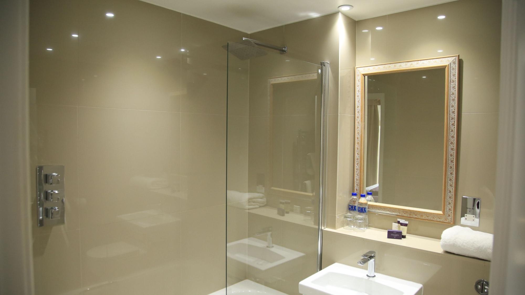Equipamiento de Habitación New Bath Hotel and Spa