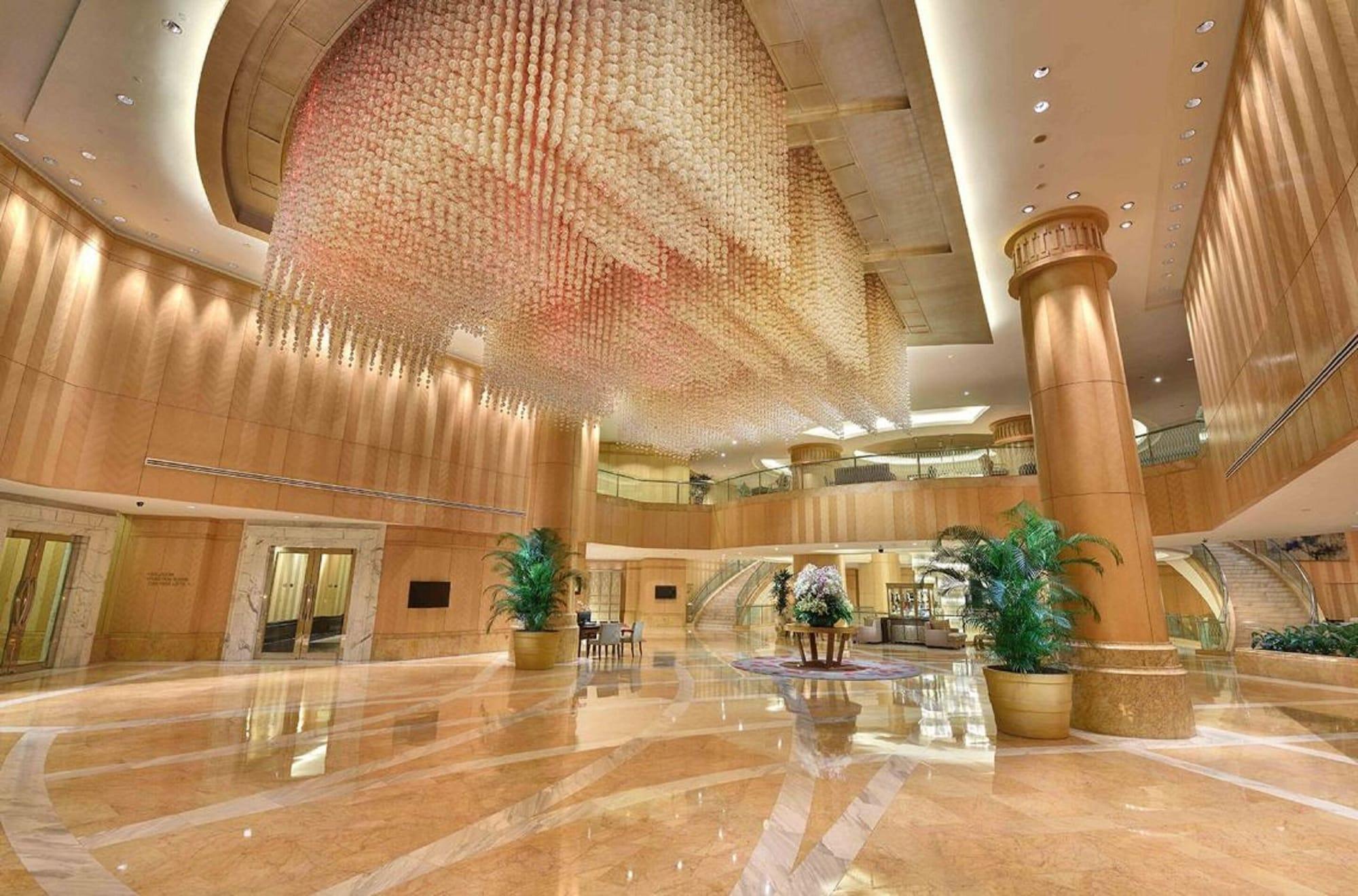 Vista Lobby One World Hotel