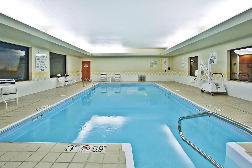 Vista Piscina Holiday Inn Express Hotel & Suites Goshen by IHG