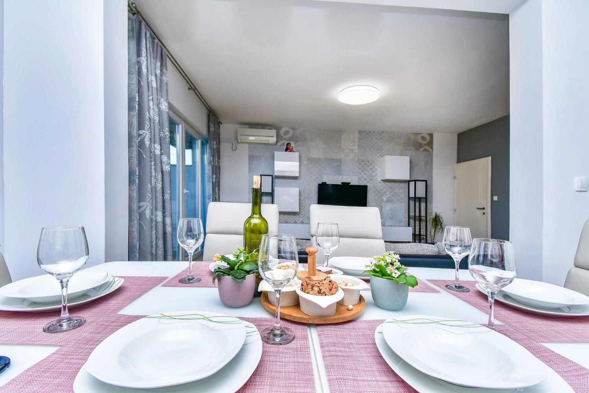 Restaurant Apartment Ela