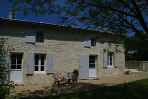 Alquiler Vacacional - Spacious Charentais Farmhouse Among Fields Of Sunflowers And Vineyards