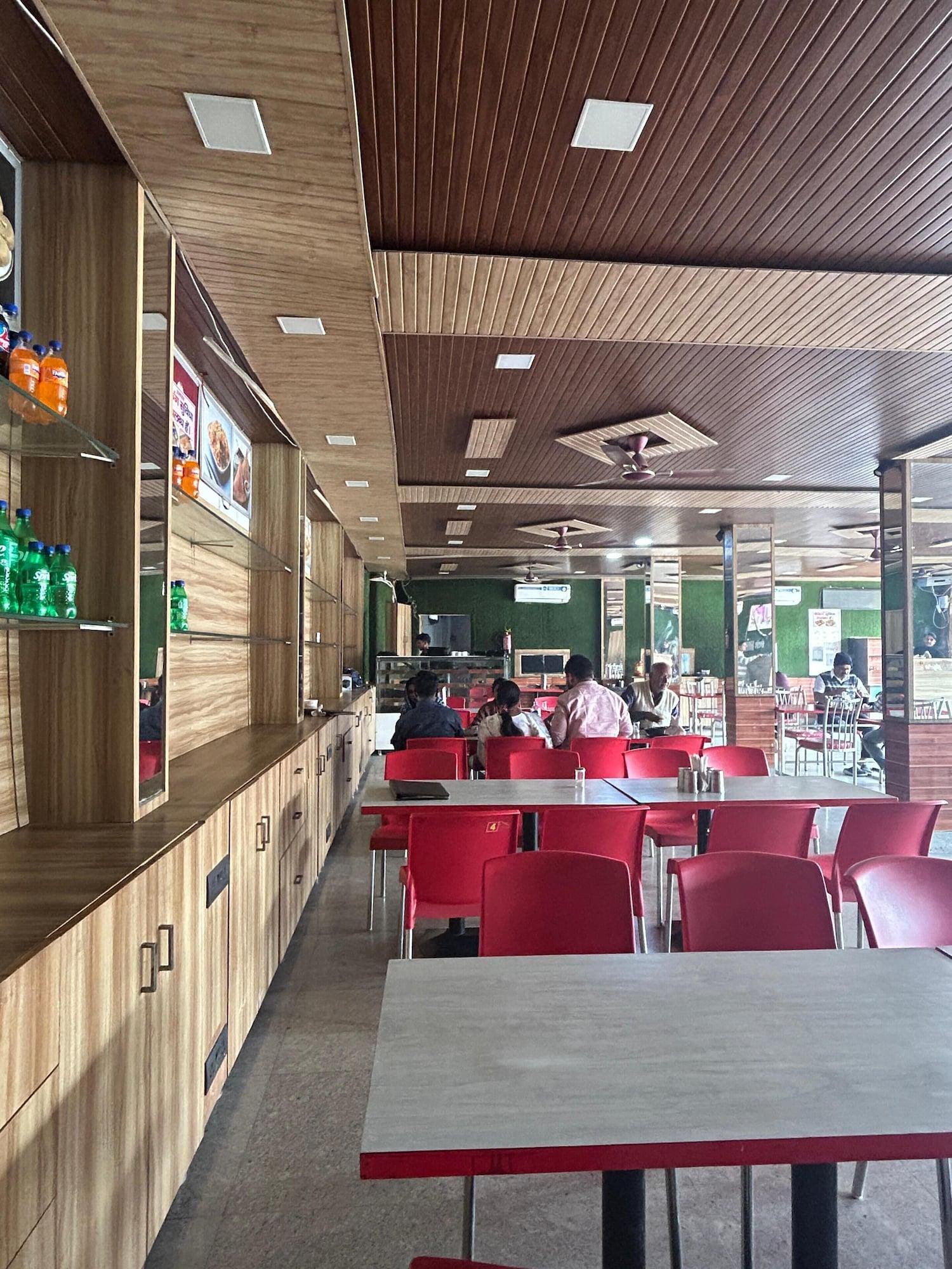 Restaurant Hotel Shri Dauji Maharaj Palace