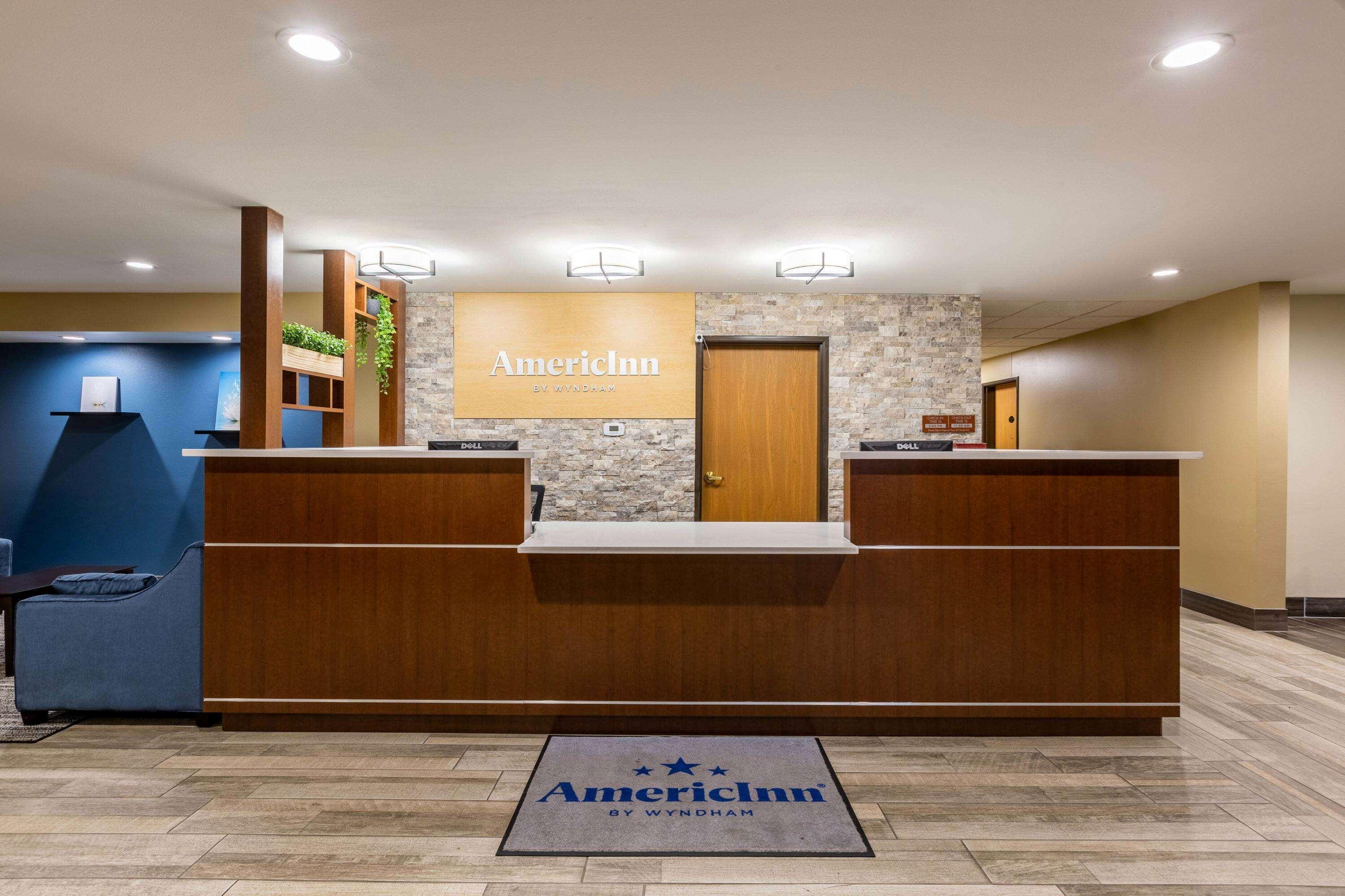 Vista Lobby AmericInn Jefferson