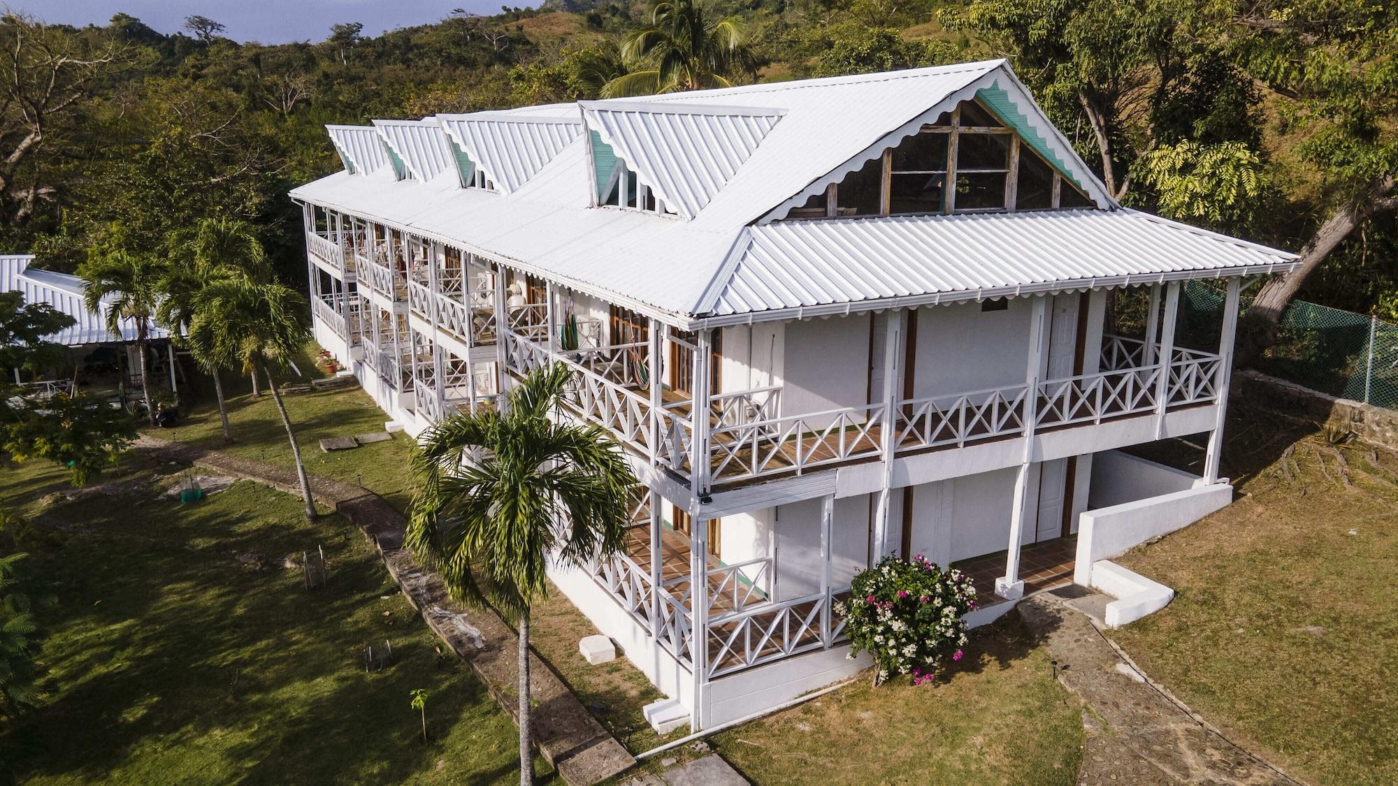 Vista Exterior South West Bay Cabañas