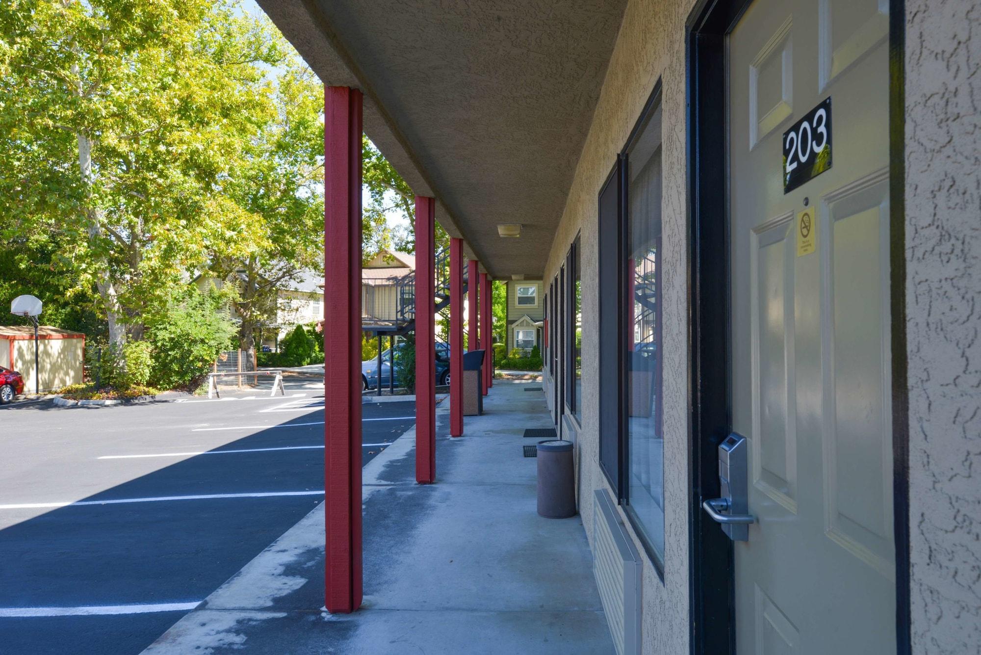 Vista Exterior Atascadero Inn