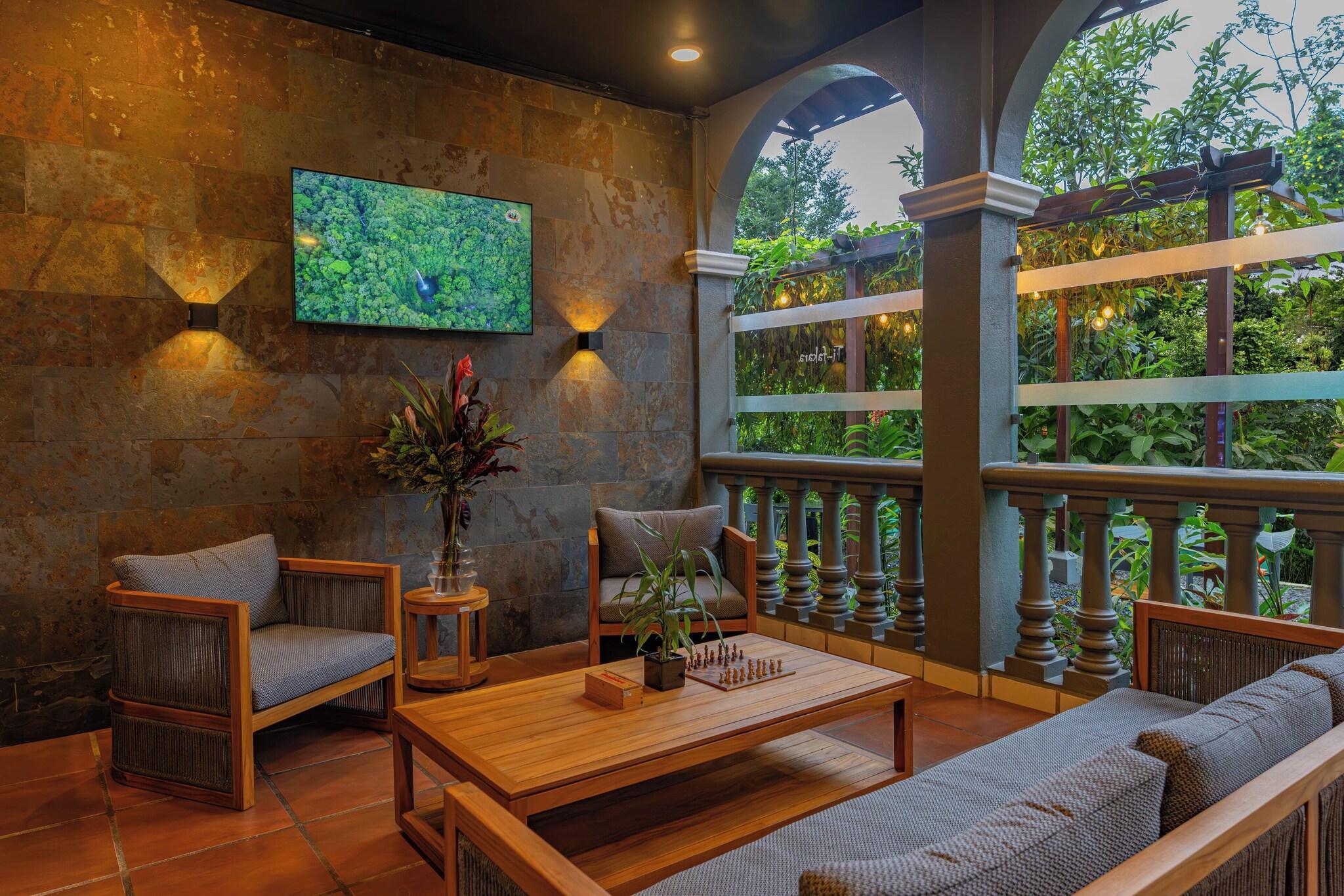 Vista Lobby Tifakara by the Waterfall