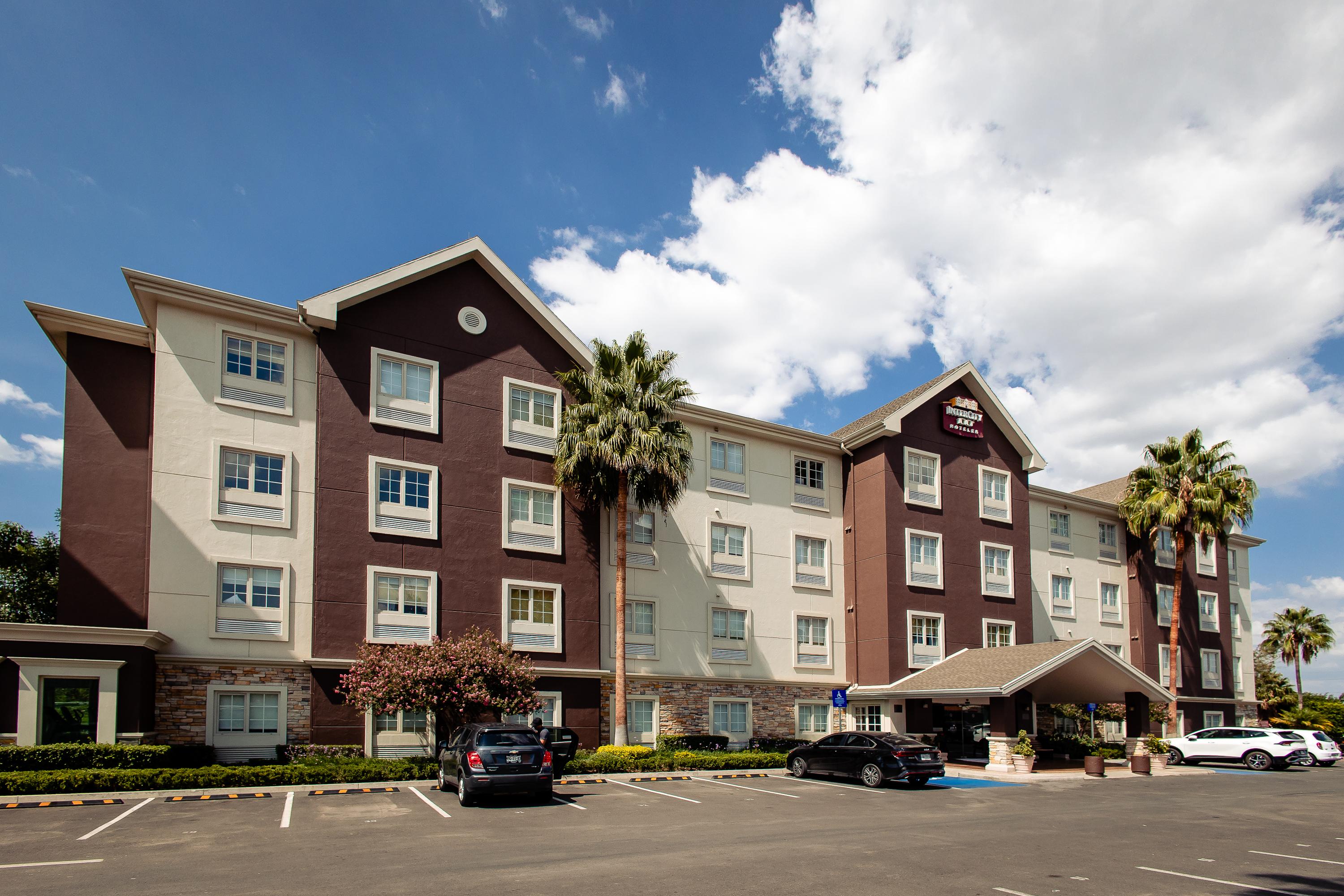 Vista Exterior Hotel Intercity Zapopan