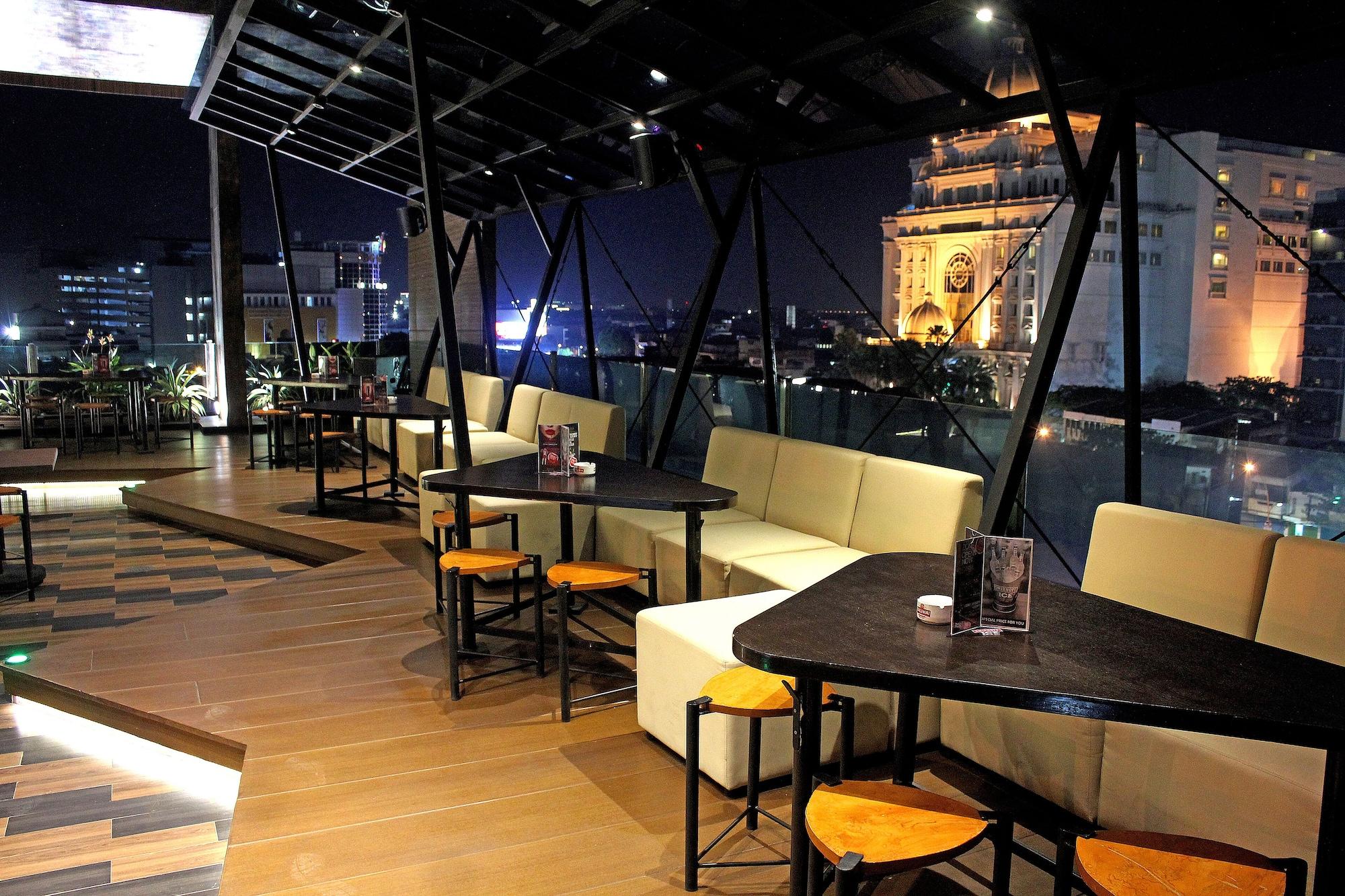 Bar/Salón MAXONE Tidar Surabaya