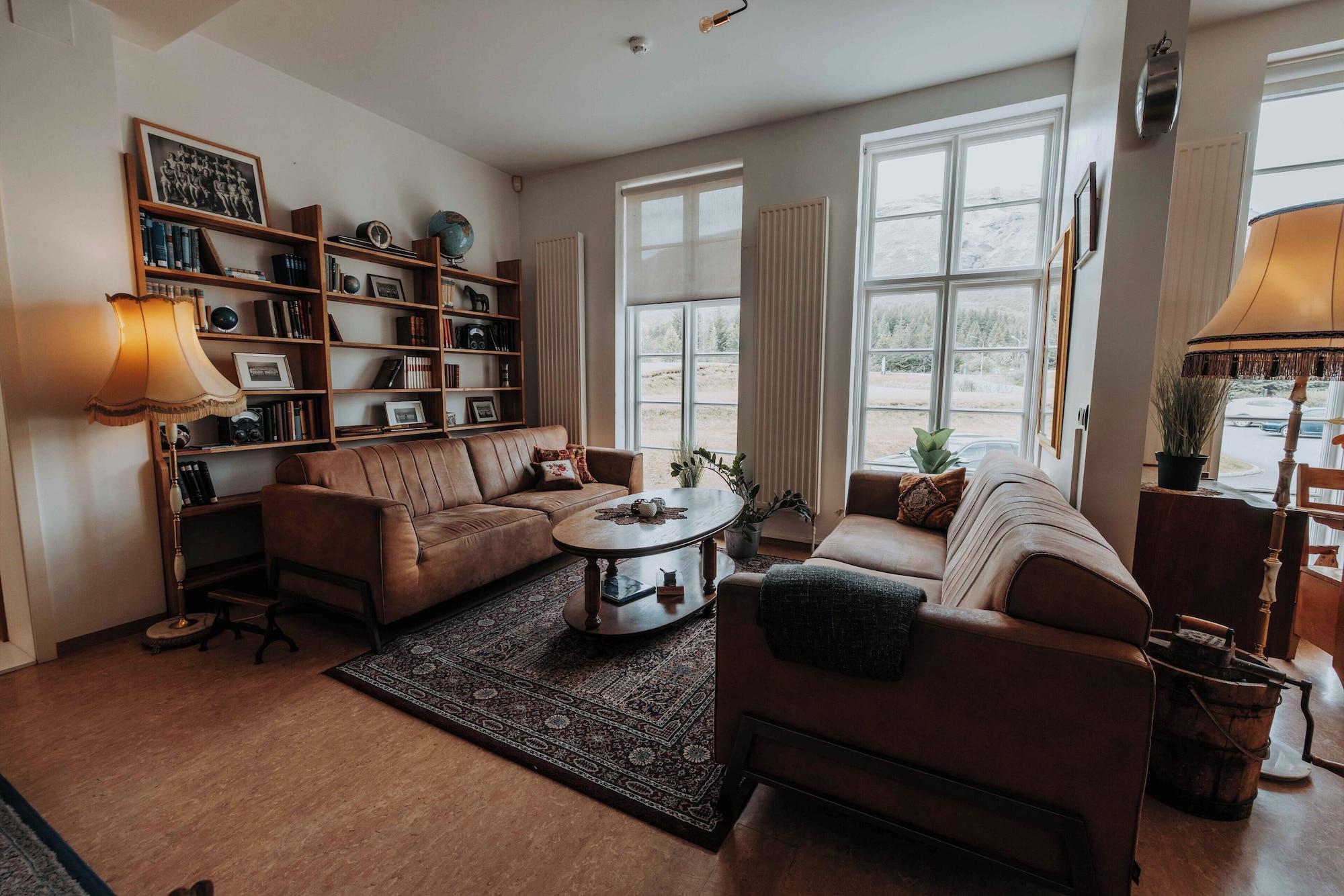 Sala de Reuniones Heradsskolinn Historic Guesthouse