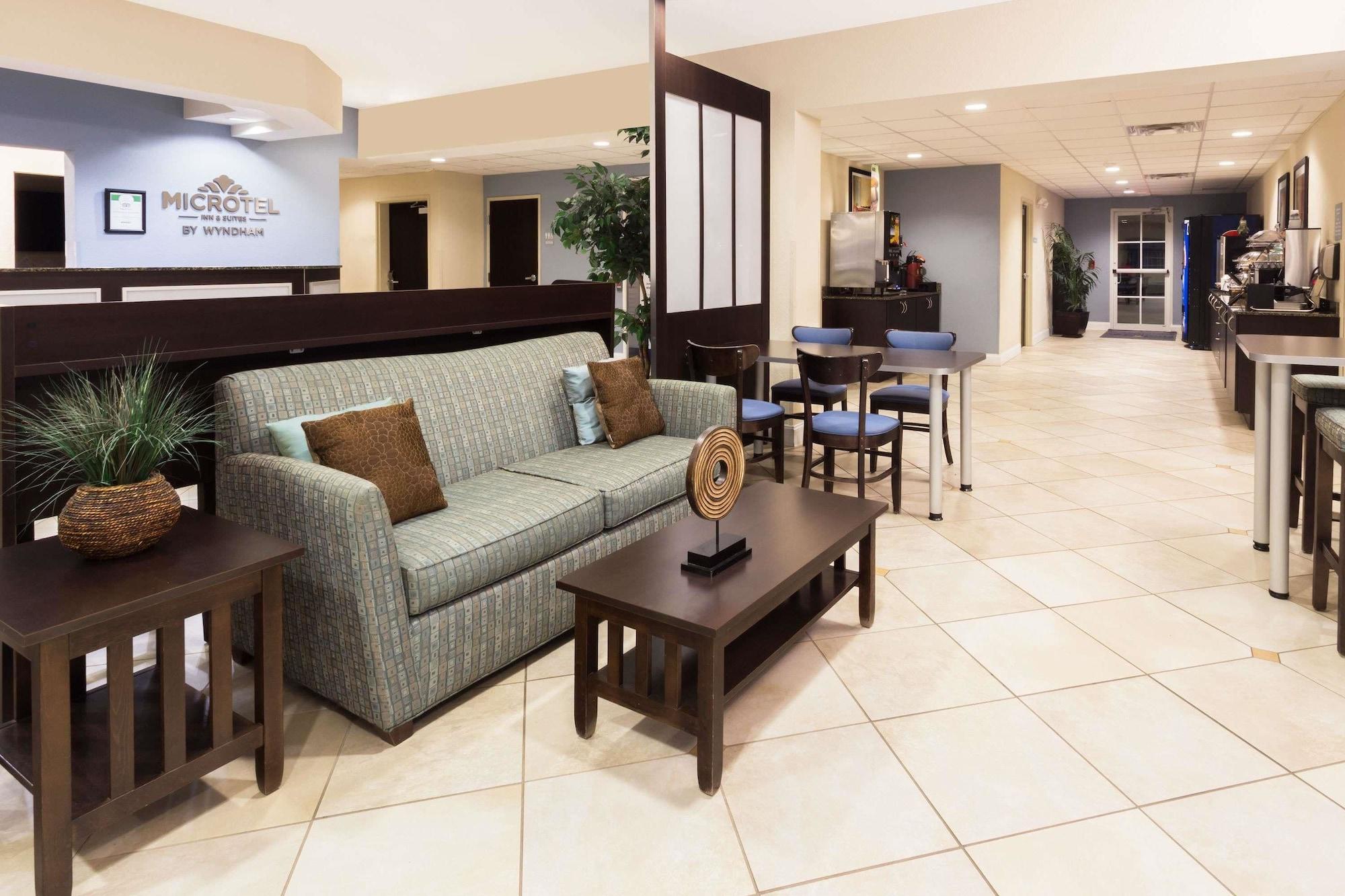 Vista Lobby Microtel Inn & Suites by Wyndham Spring Hill/Weeki Wachee