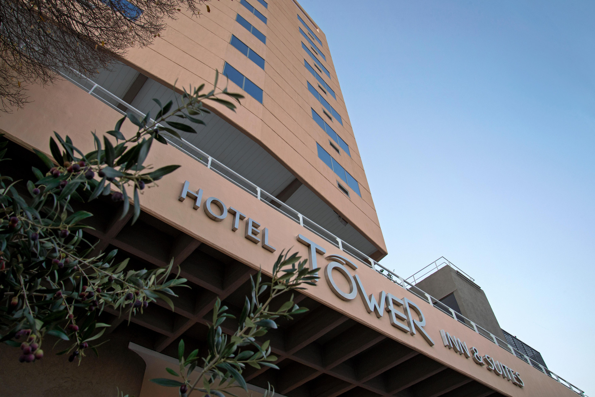 Vista Exterior Tower Inn and Suites