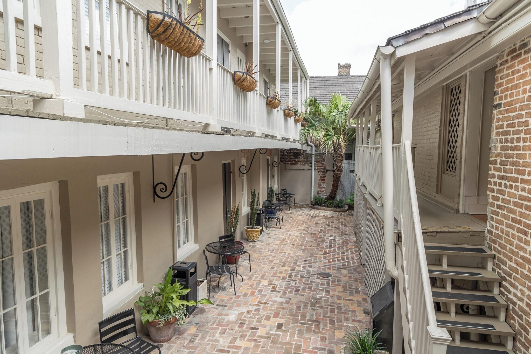 Vista Exterior Inn on Ursulines
