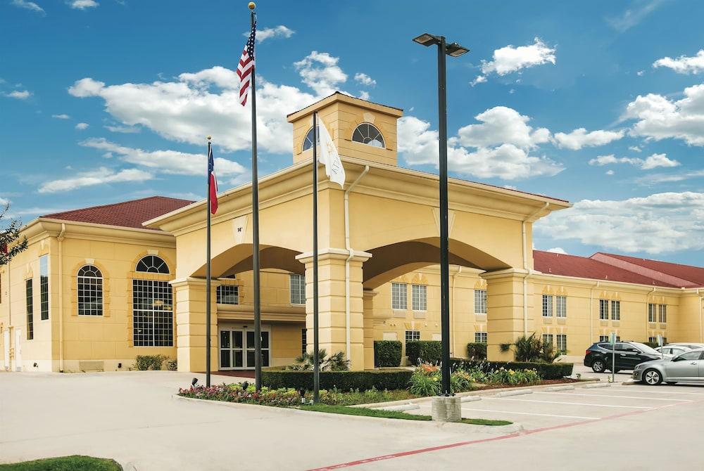 Vista Exterior La Quinta Inn & Suites by Wyndham Dallas - Las Colinas