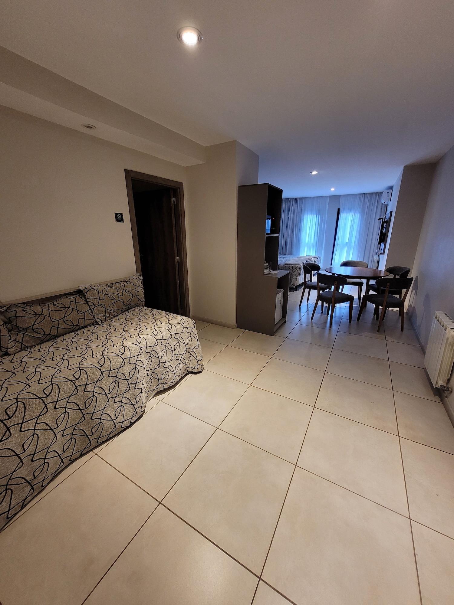 Varios Leloir Suites & Meetings