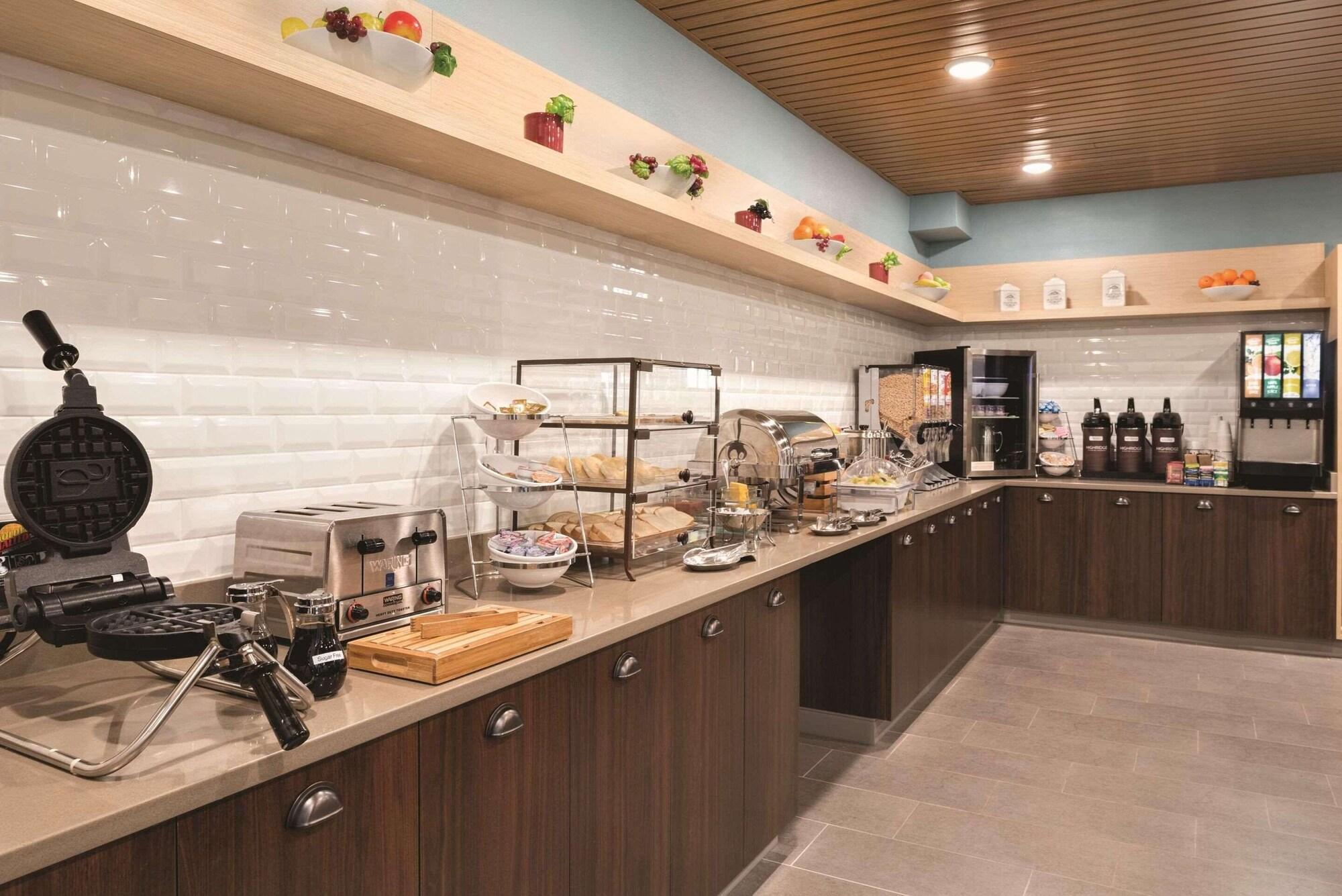 Restaurant Country Inn & Suites by Radisson, La Crosse, WI