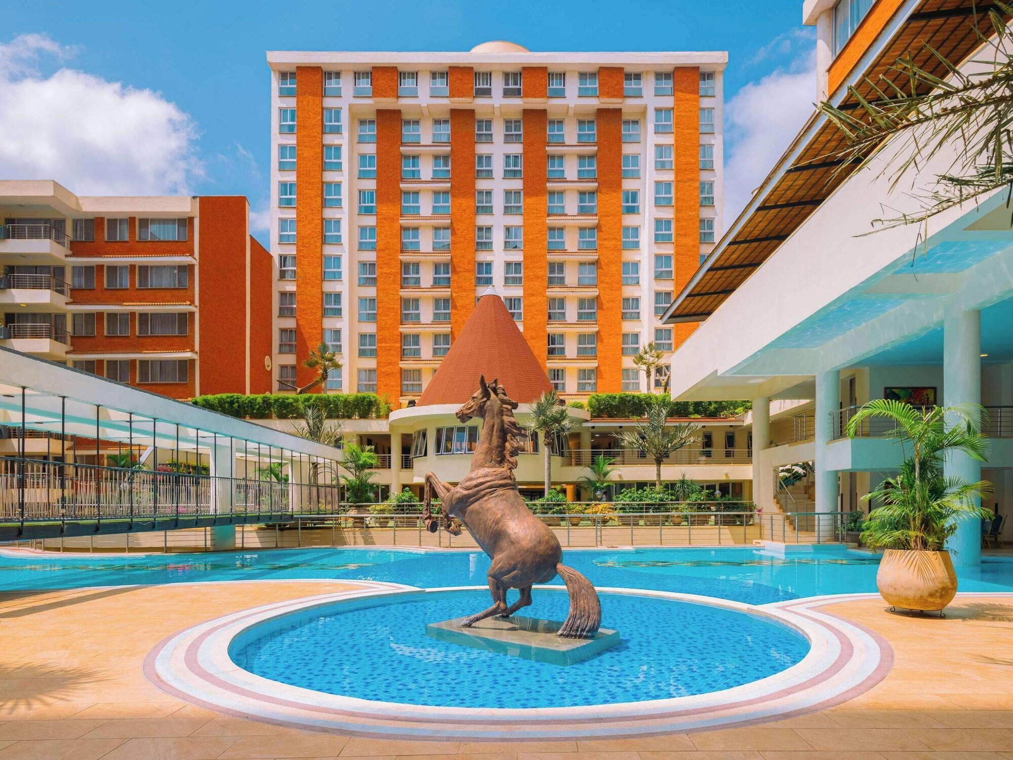 Vista Exterior Mövenpick Hotel & Residences Nairobi