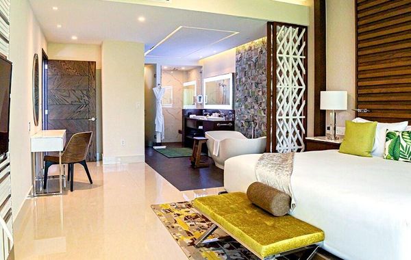 3 Bedroom Penthouse Loft on Beautiful 5 Diamond Resort - Hoteles con alberca climatizada en Cancún, México