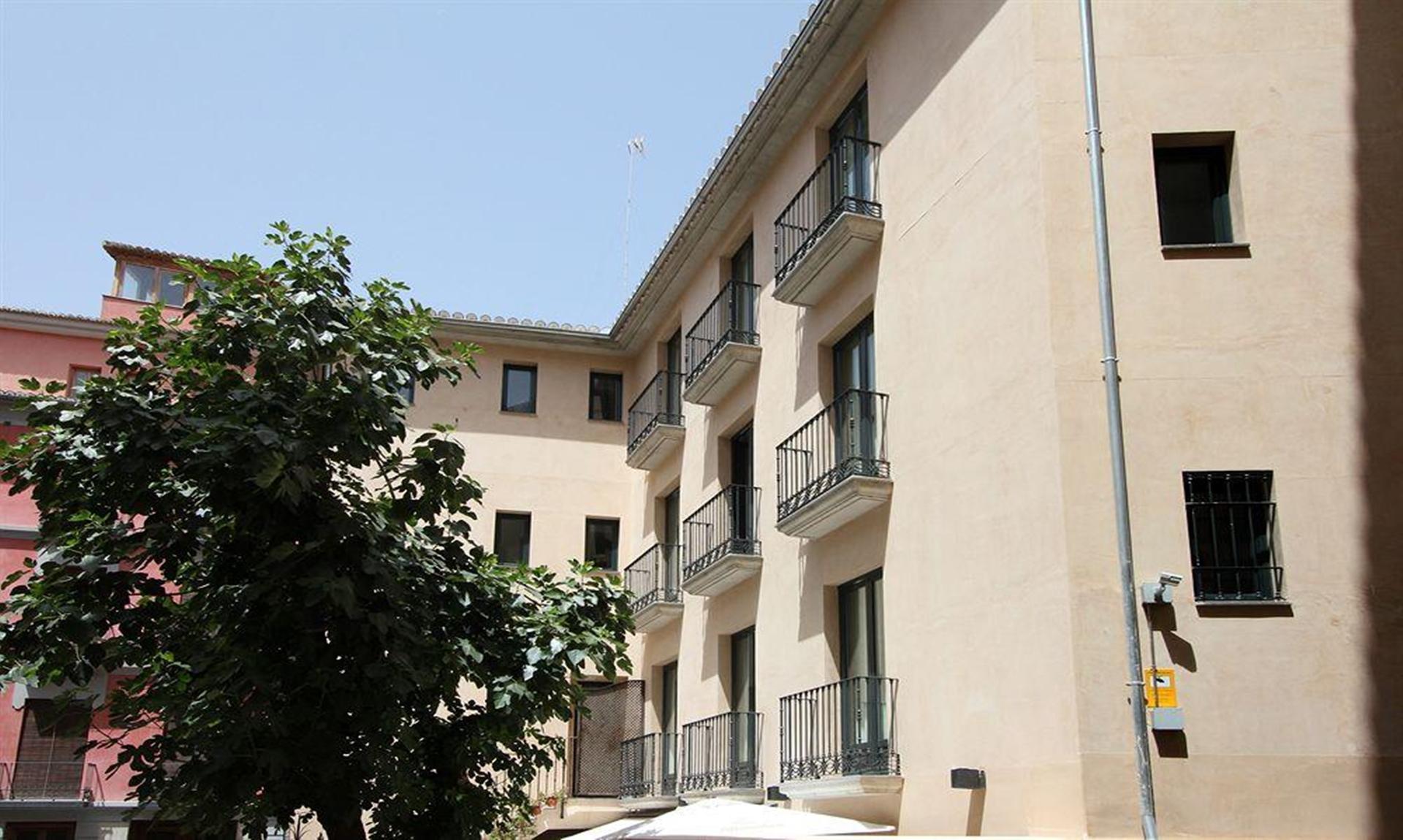 Vista da fachada Monjas Del Carmen