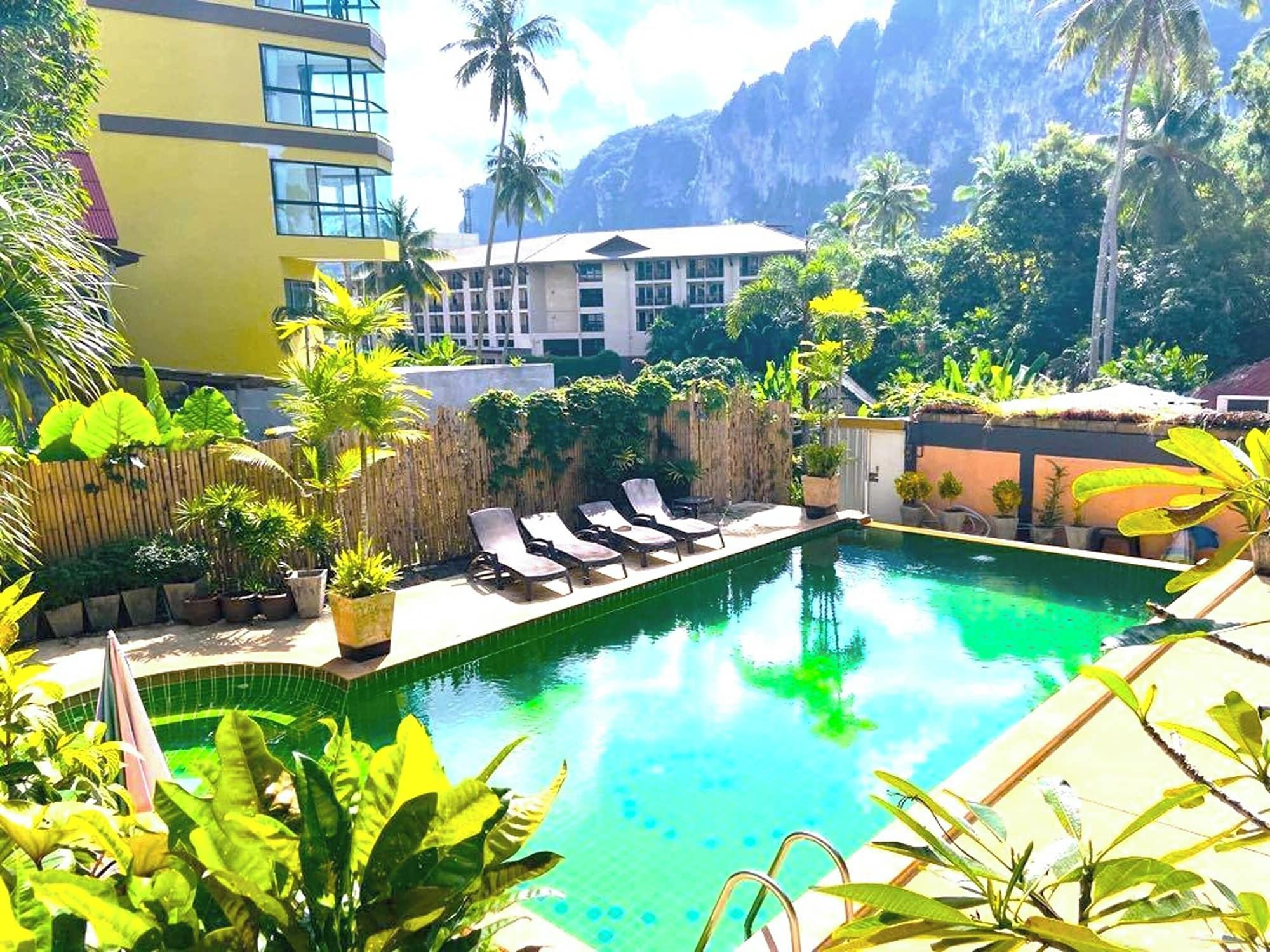 Varios The Haleeva Aonang