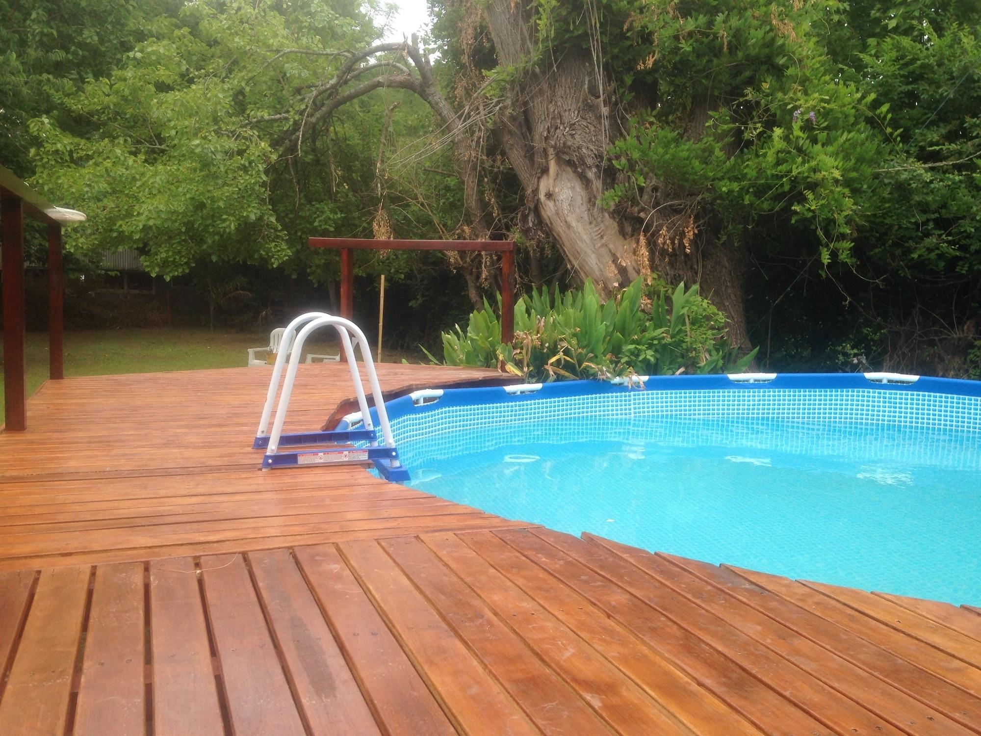 Vista Piscina Cabañas Burdeos