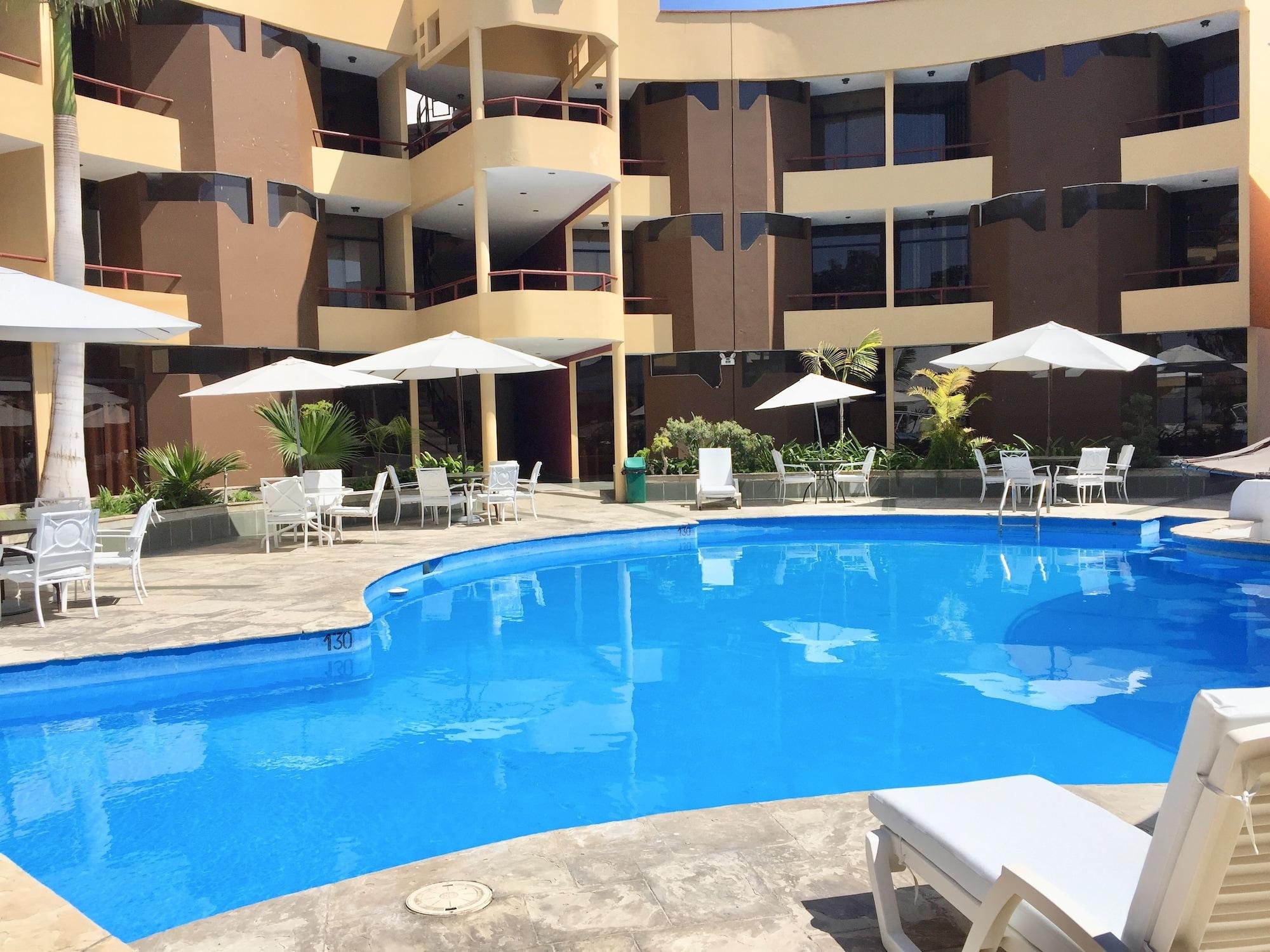 Varios Embassy Beach Hotel