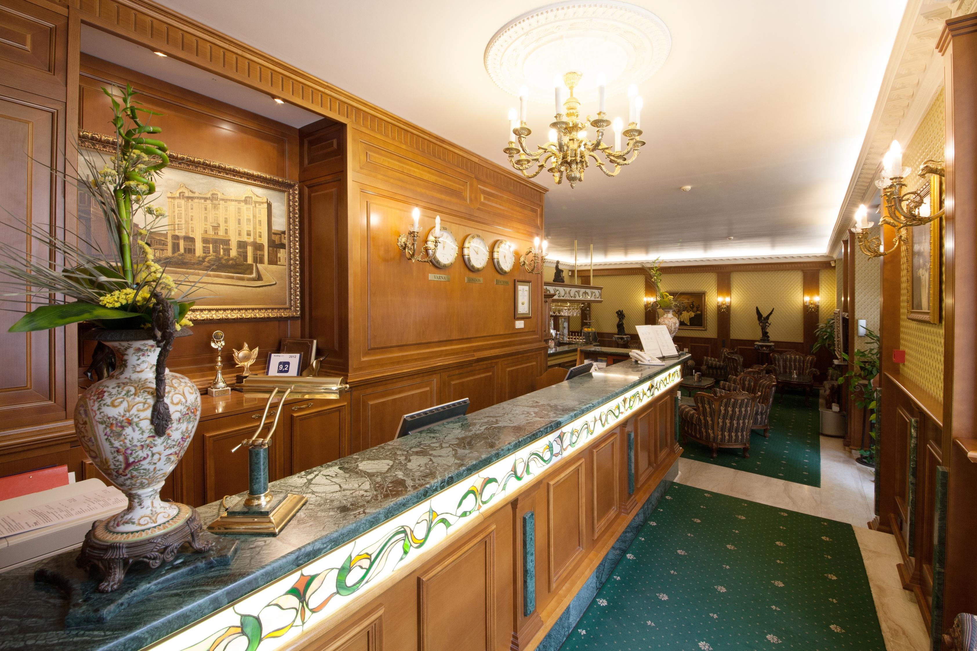 Vista Lobby Grand Hotel London