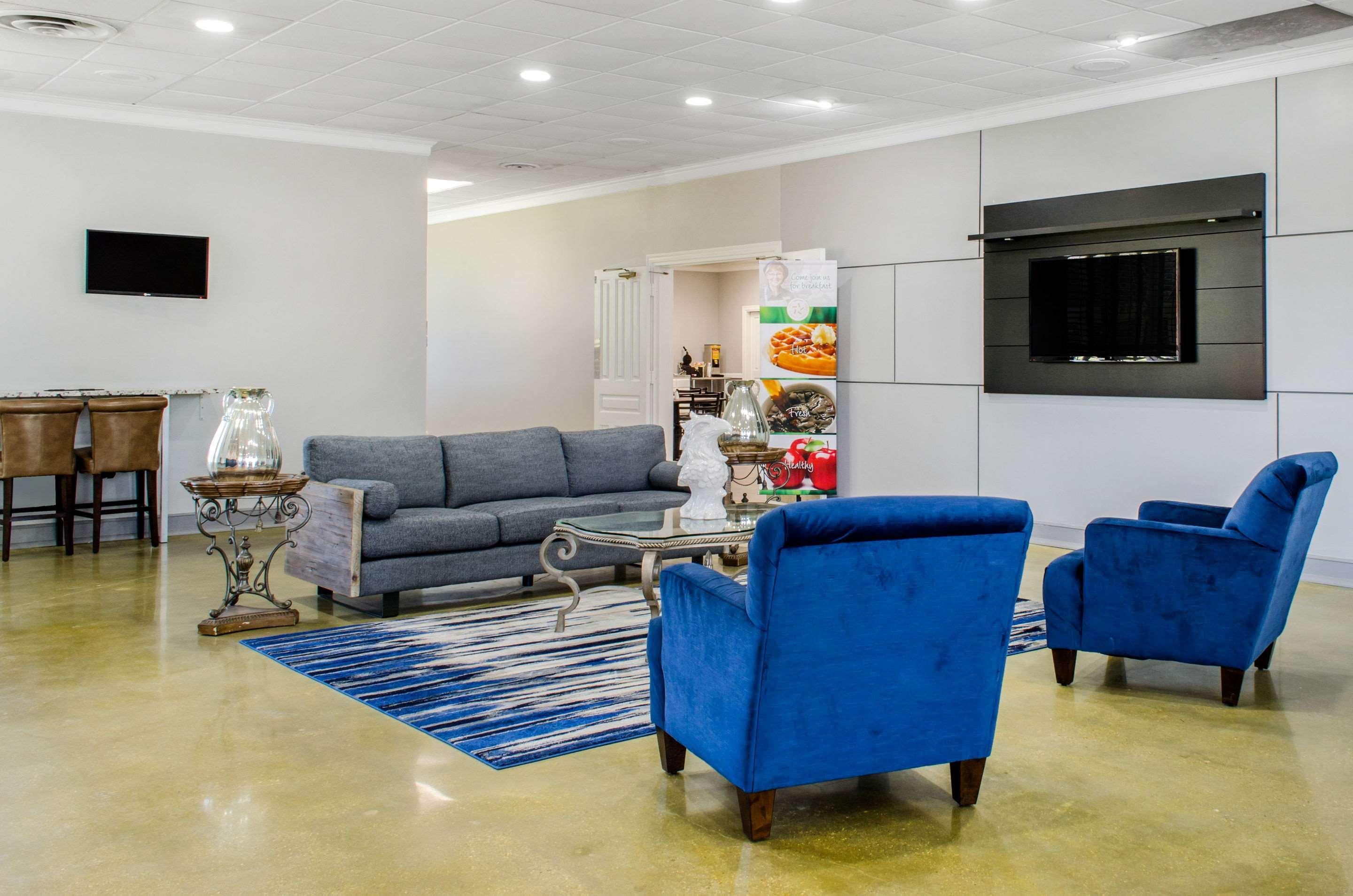 Vista Lobby Quality Inn & Suites Laurel area