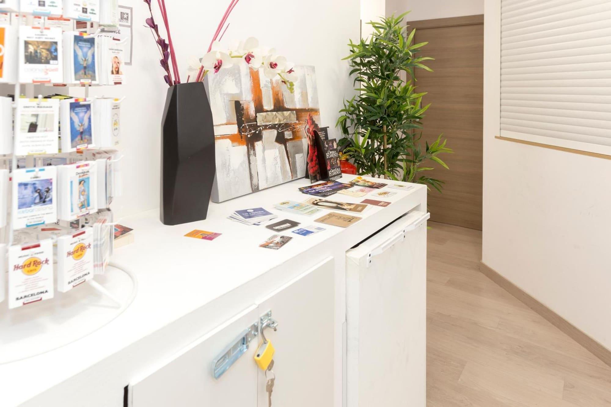 Equipamiento de Habitación Brustar Sagrada Familia