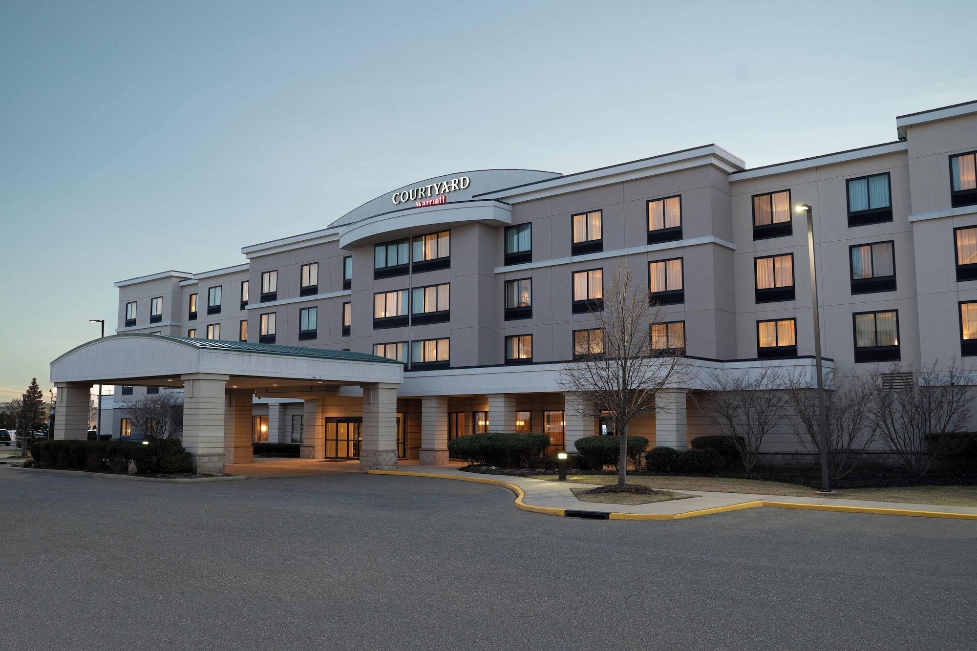 Vista Exterior Courtyard by Marriott Republic Aprt Long Island/Farmingdale