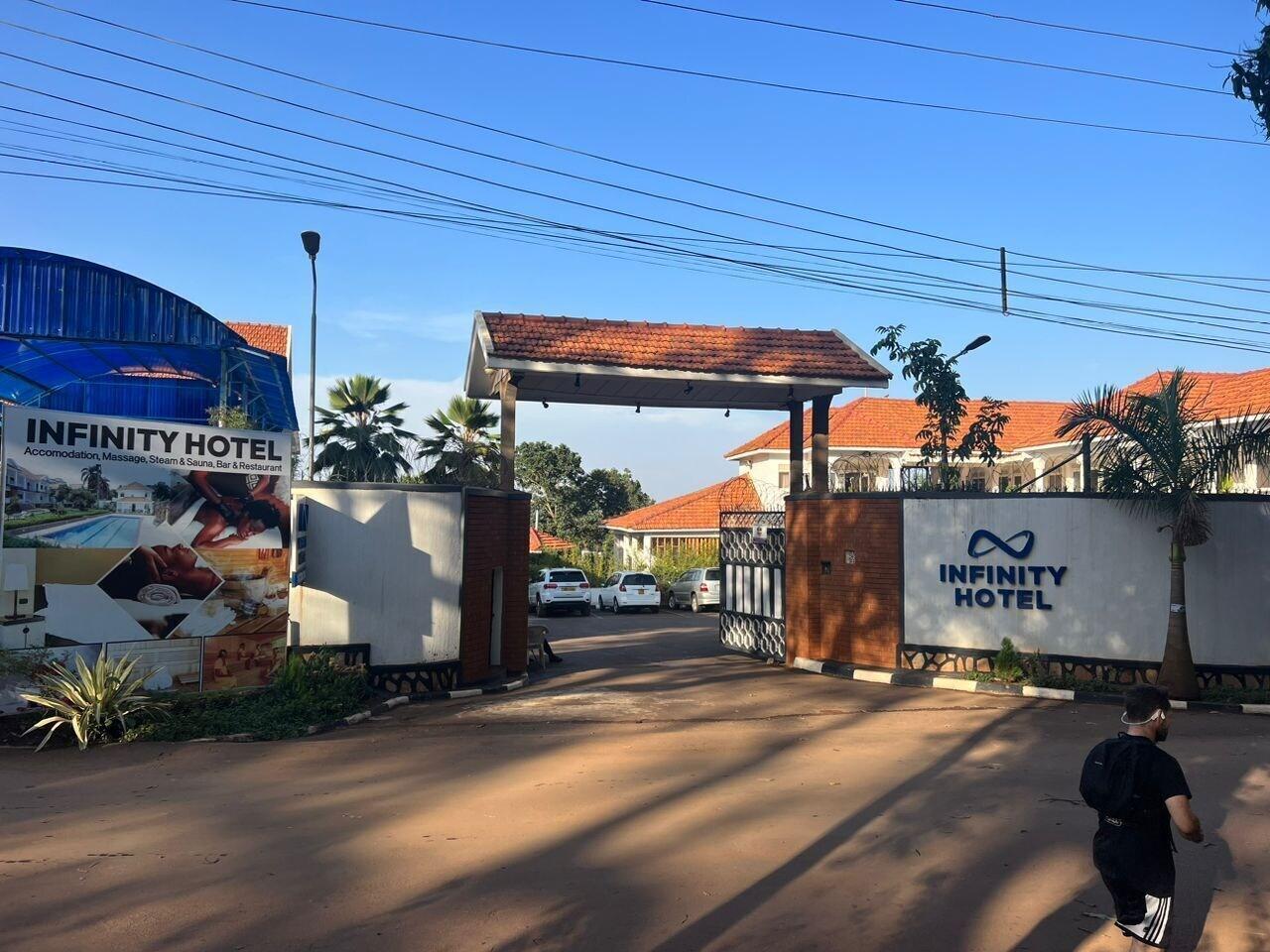 Vista Exterior Infinity Hotel Kampala