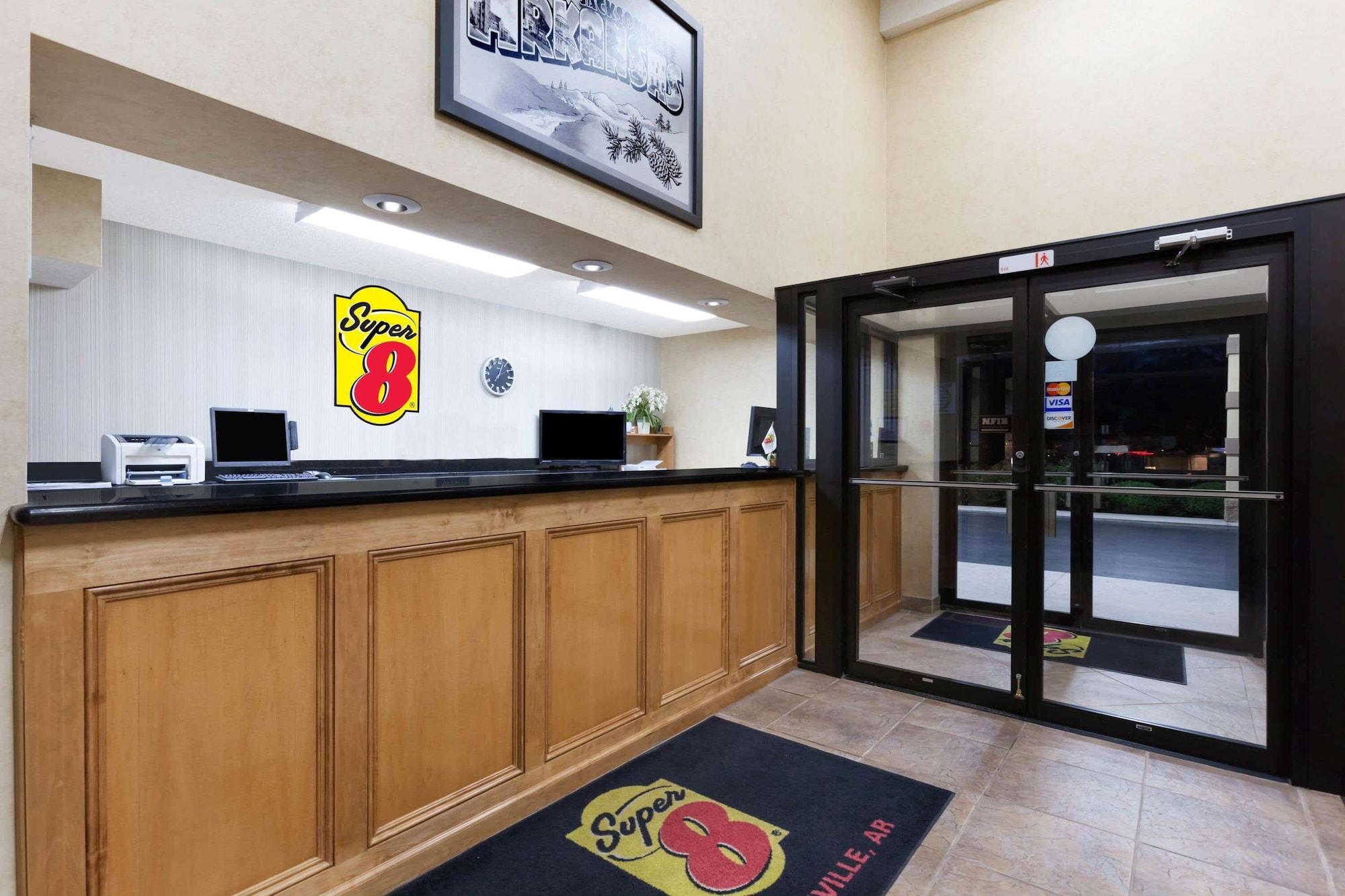 Vista Lobby Super 8 by Wyndham Jacksonville AR