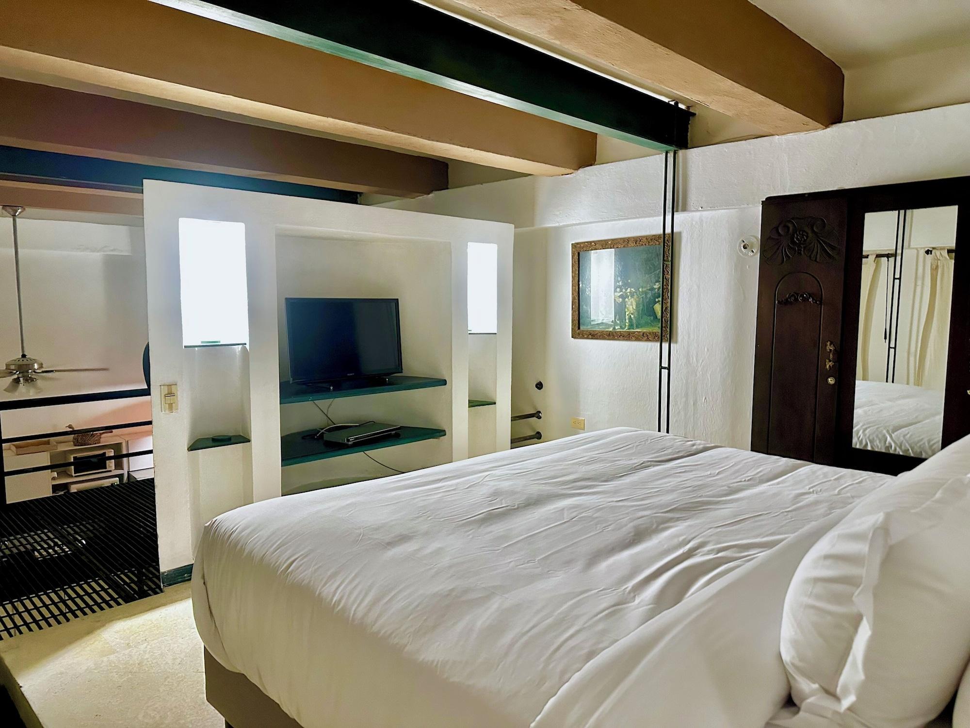 Salón de Baile by Calamari Homes - El Porvenir