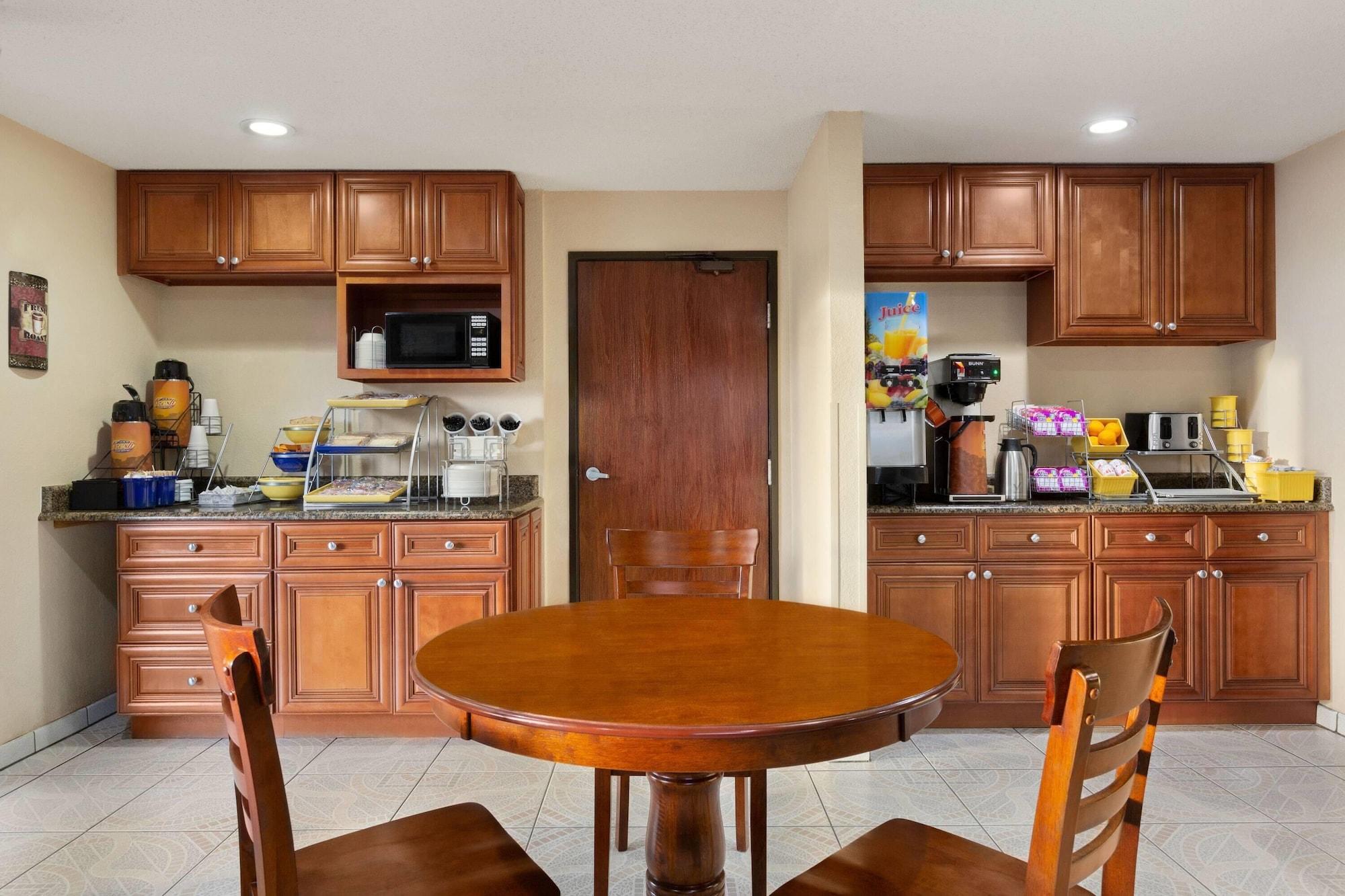 Restaurant Days Inn by Wyndham Orange Park/Jacksonville