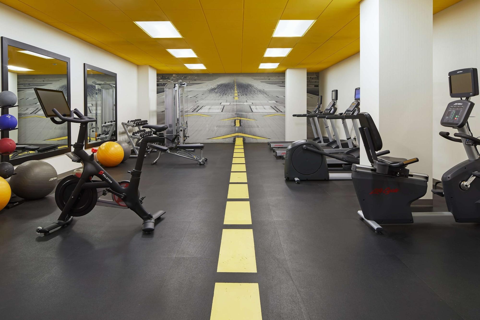 Gimnasio H Hotel Los Angeles, Curio Collection by Hilton