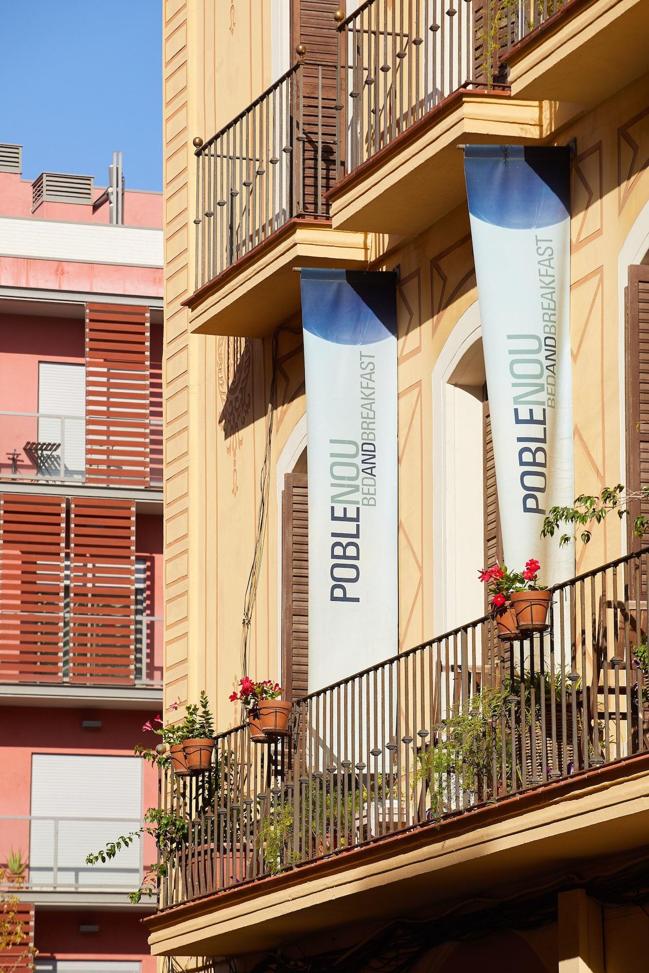 Vista Exterior Hostal B&B Poblenou