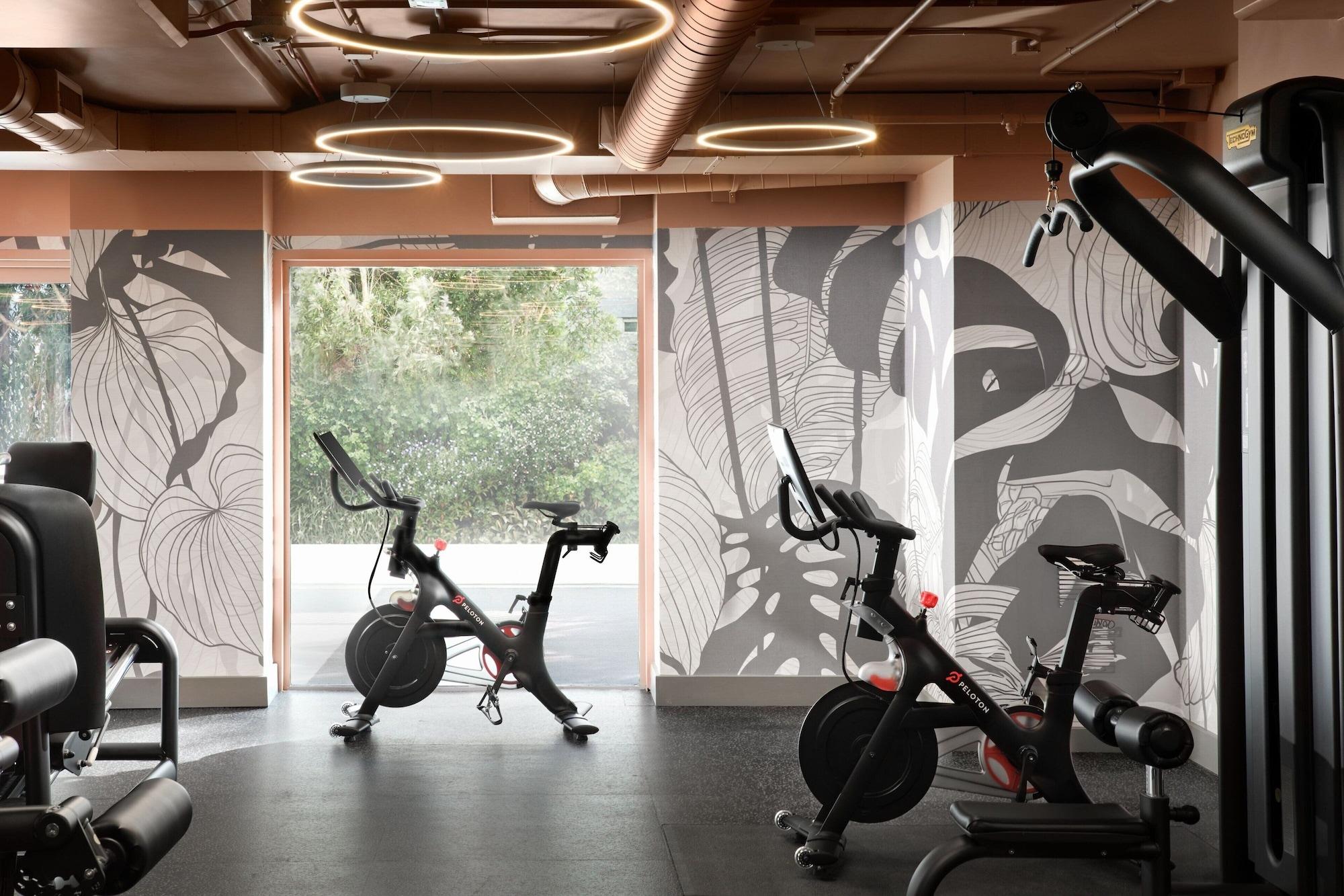 Gimnasio Sandbourne Santa Monica, Autograph Collection