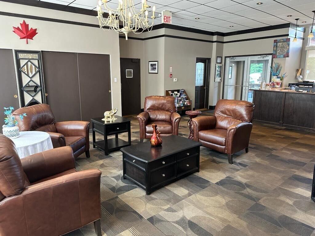 Vista Lobby Bears Den Lounge and Motel