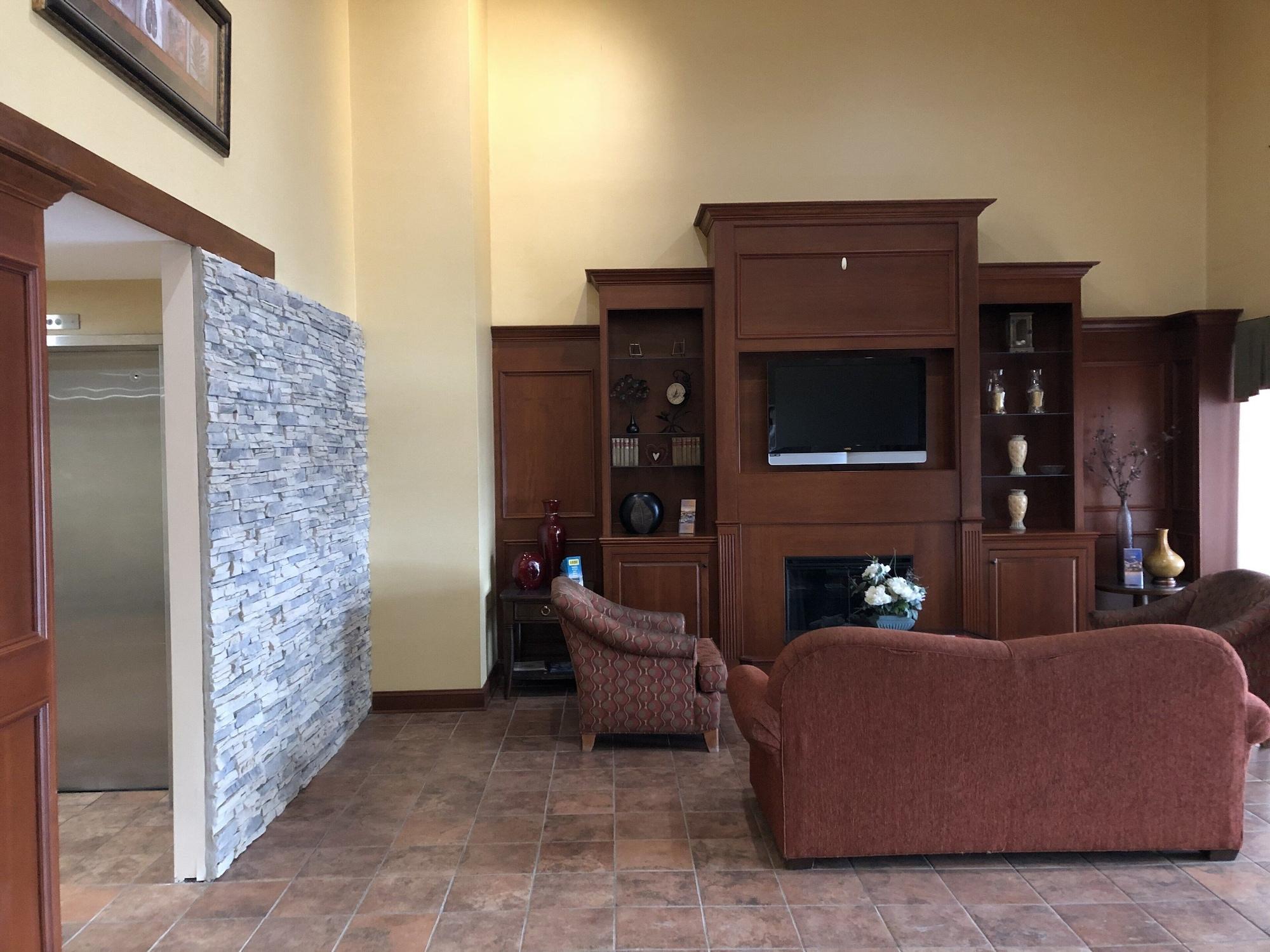 Vista Lobby Red Roof Inn & Suites Chestertown
