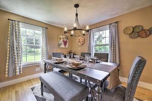 Alquiler Vacacional - Hampton 'quiet Corner Cottage' w/ Fireplace & Yard