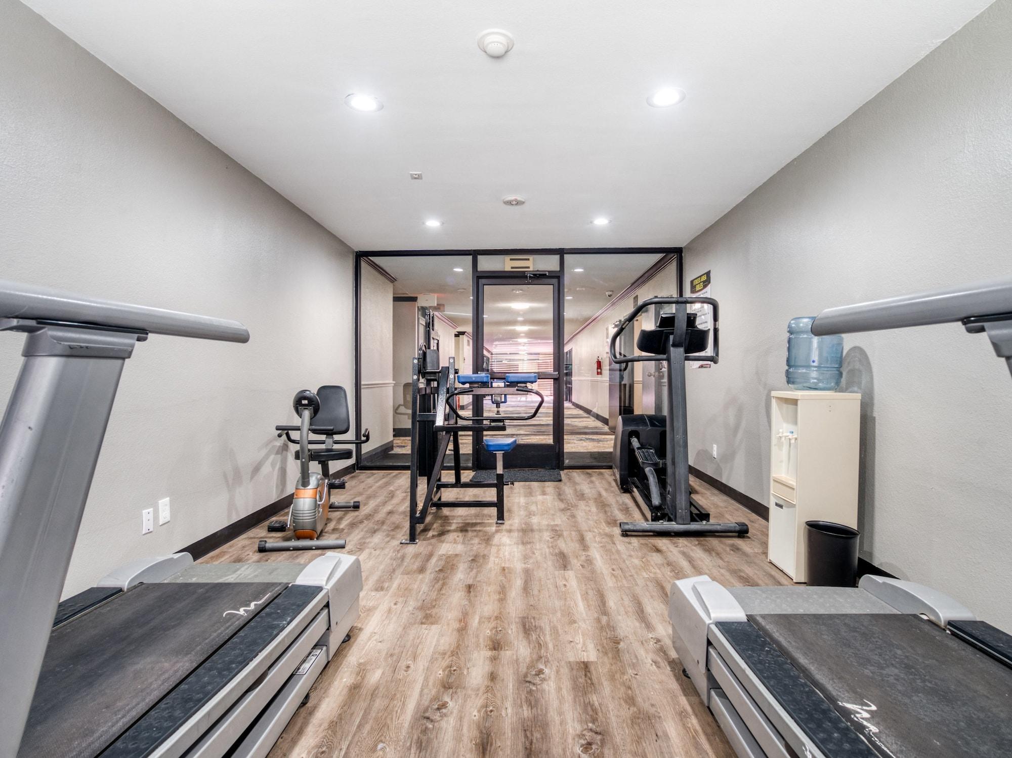 Gimnasio Alexis Hotel & Banquets Dallas Park Central Galleria