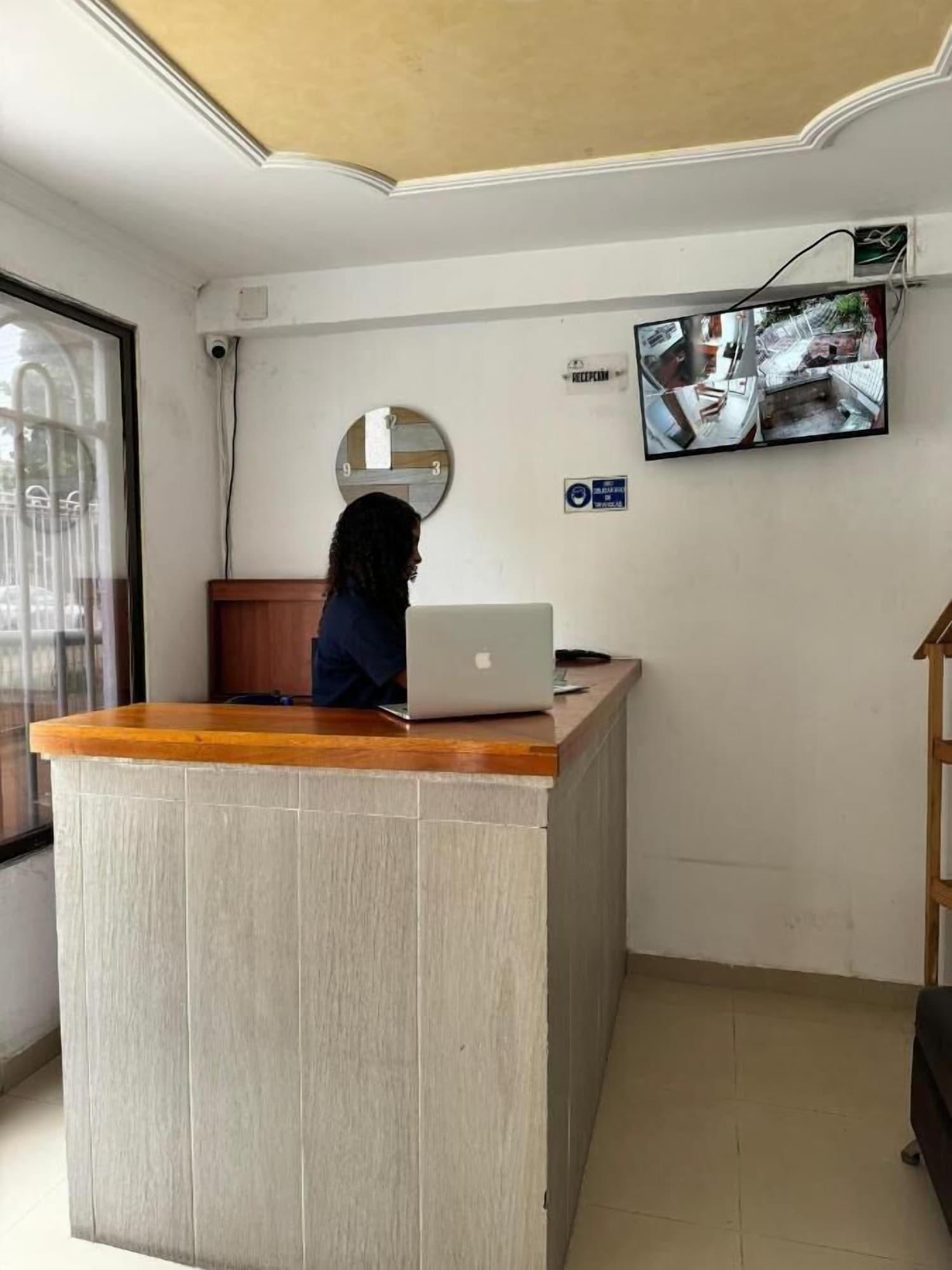 Vista Lobby SGH MADELEINE INN