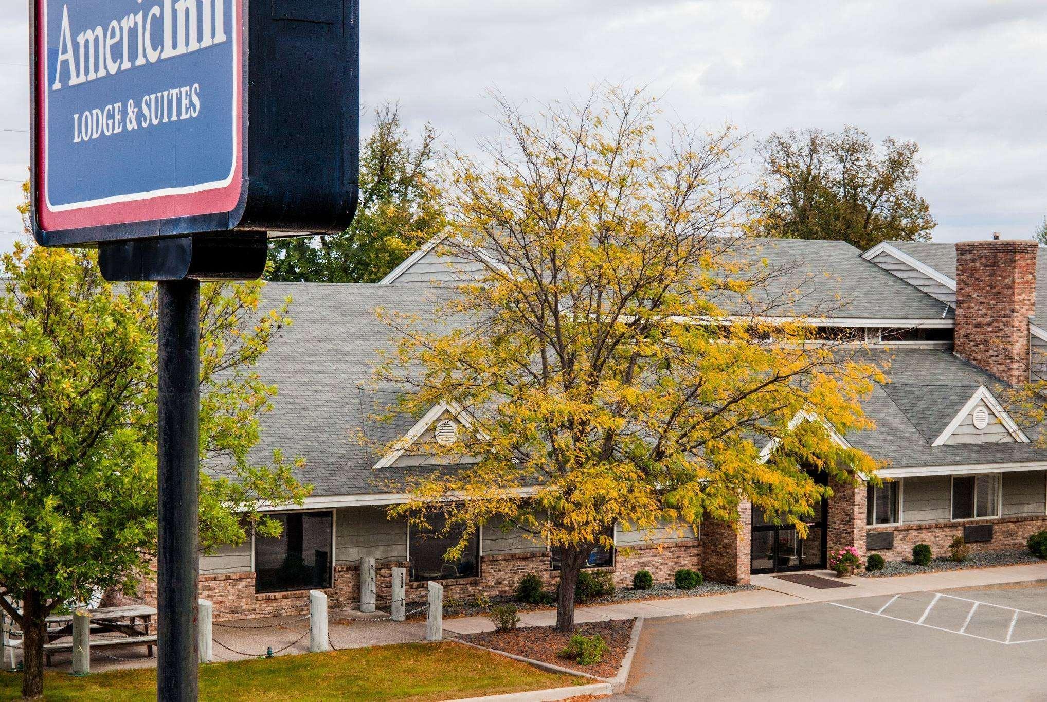 Vista Exterior AmericInn by Wyndham Red Wing