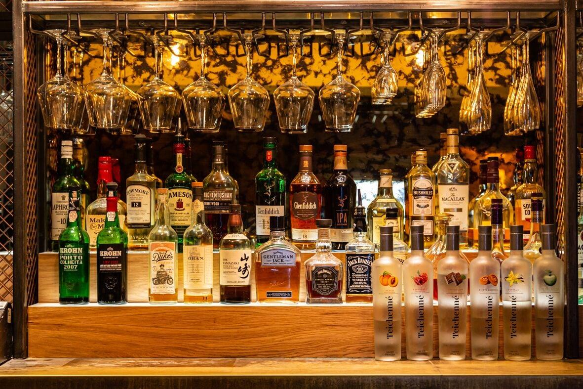 Bar/Salón Peak Edge Hotel