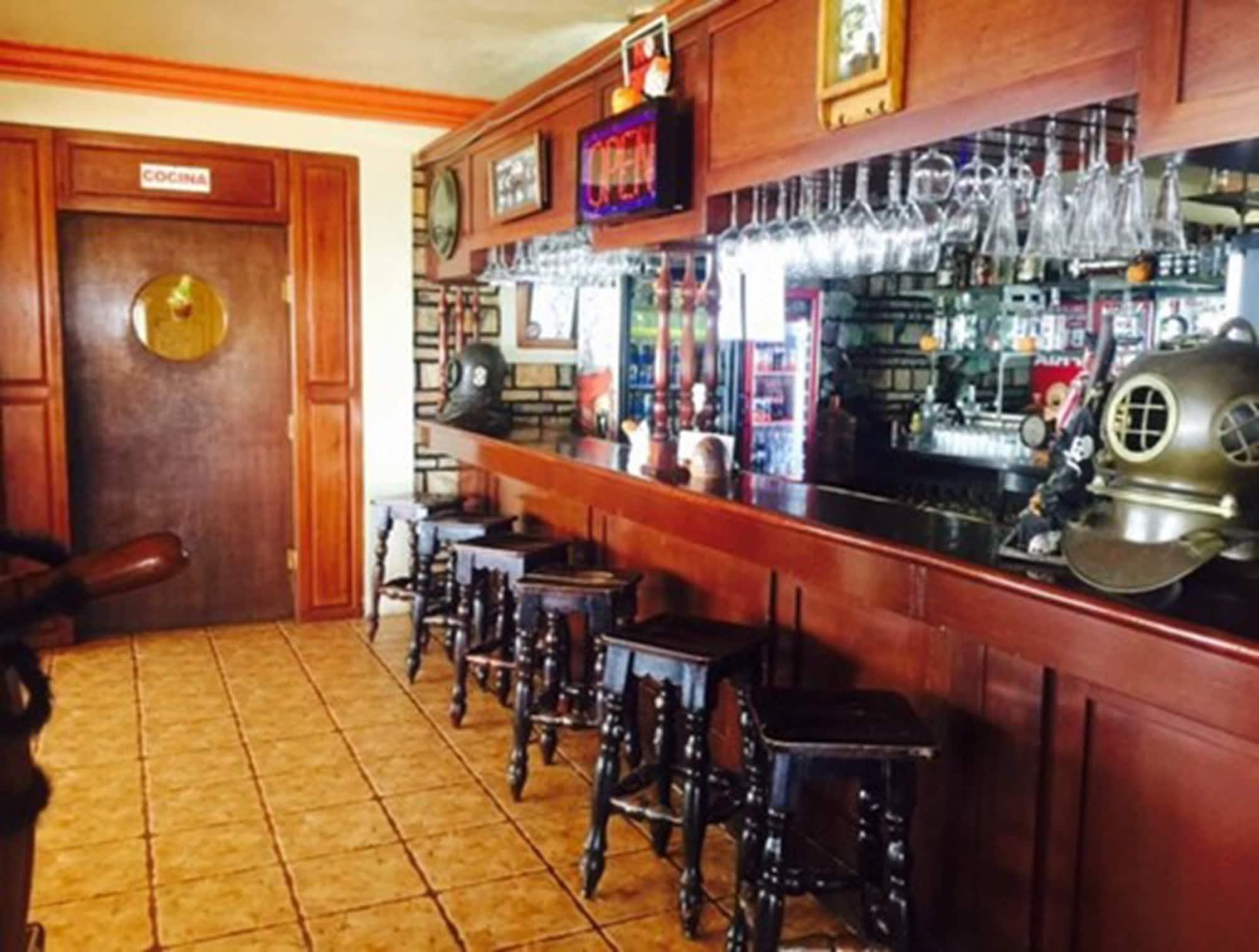 Bar/Salón La Cueva Del Pirata